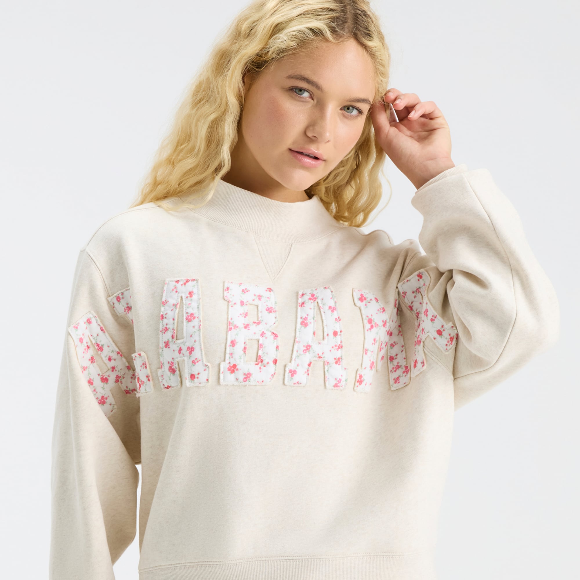 LoveShackFancy Women's Cream Alabama Crimson Tide Mockneck Sweatshirt