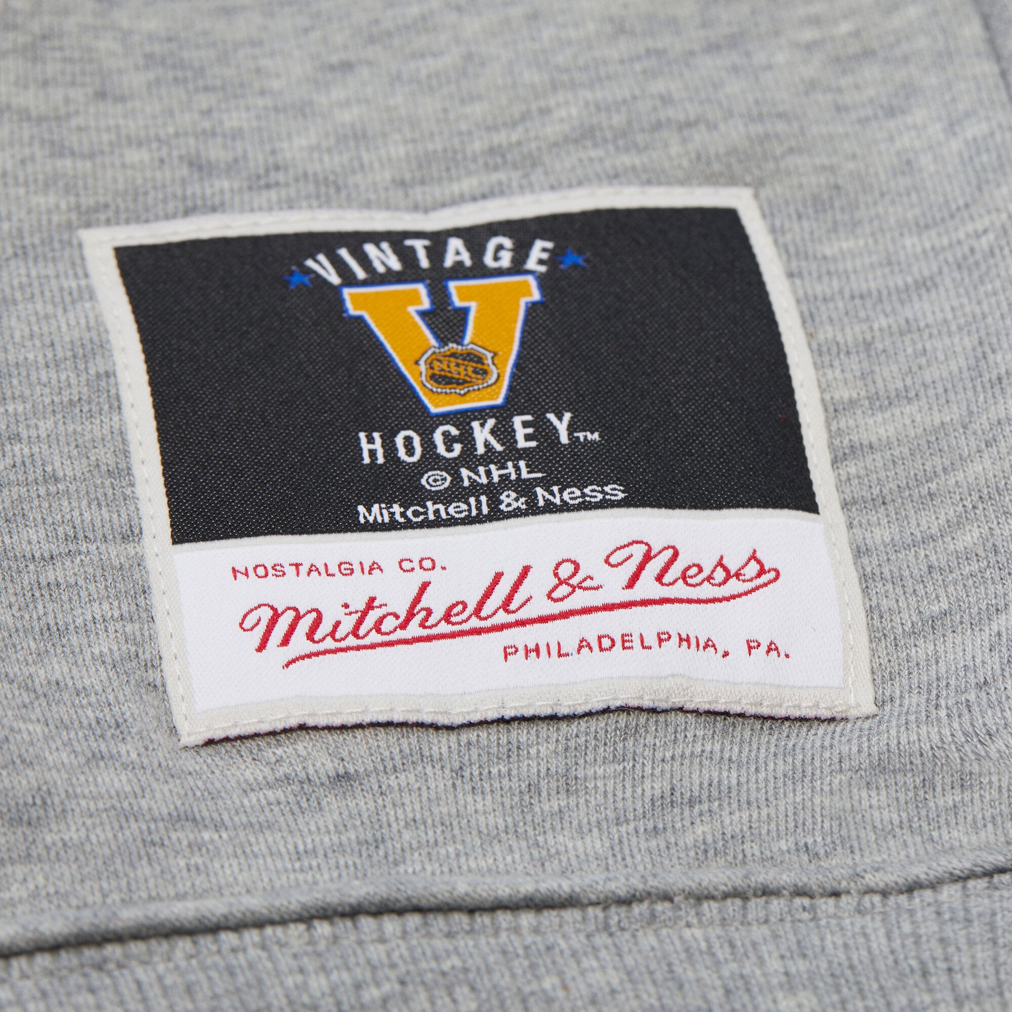 Sweat-shirt à col rond en polaire Mitchell & Ness gris chiné pour homme