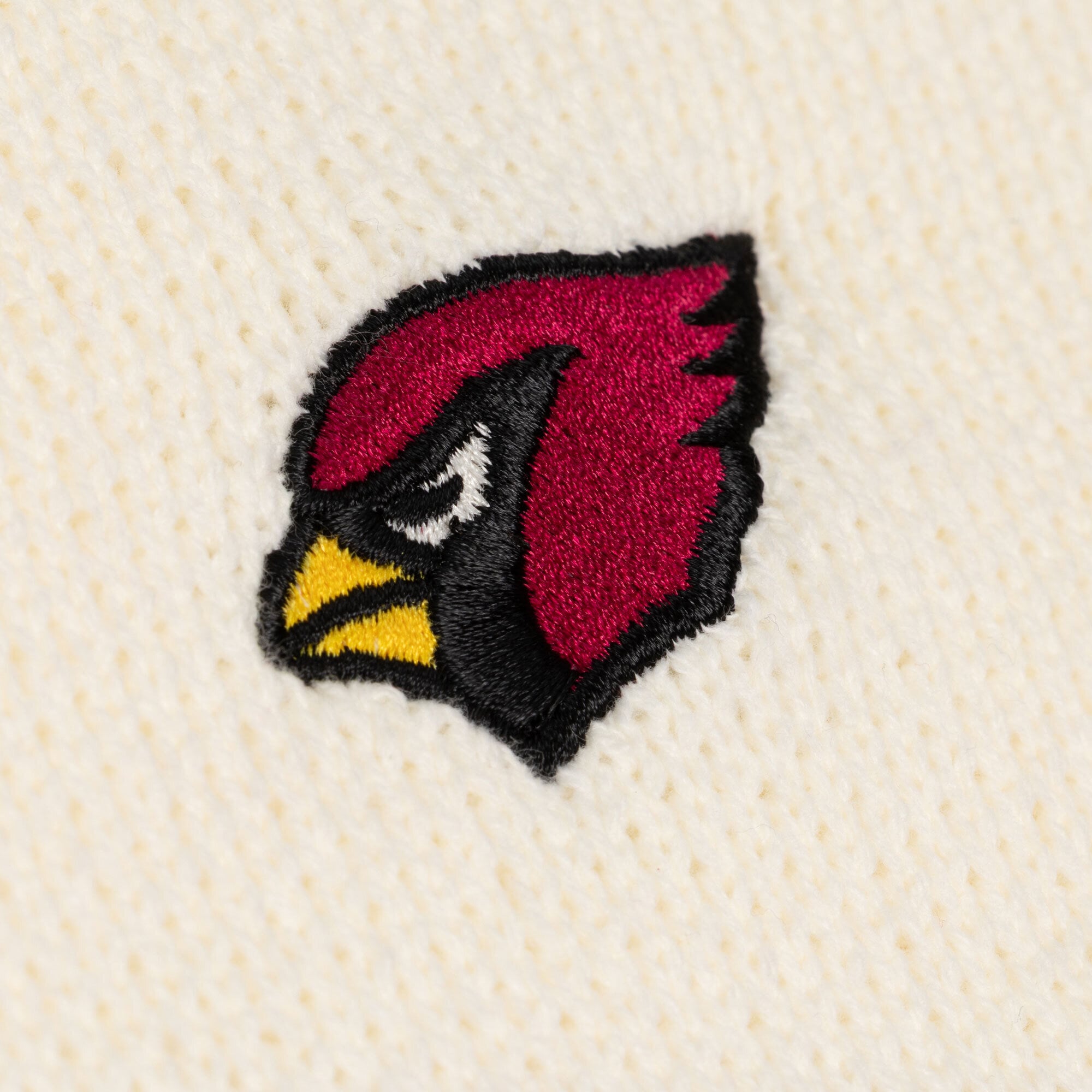 Pull à col en V Mitchell & Ness crème/rouge Arizona Cardinals Retro Roots pour femme