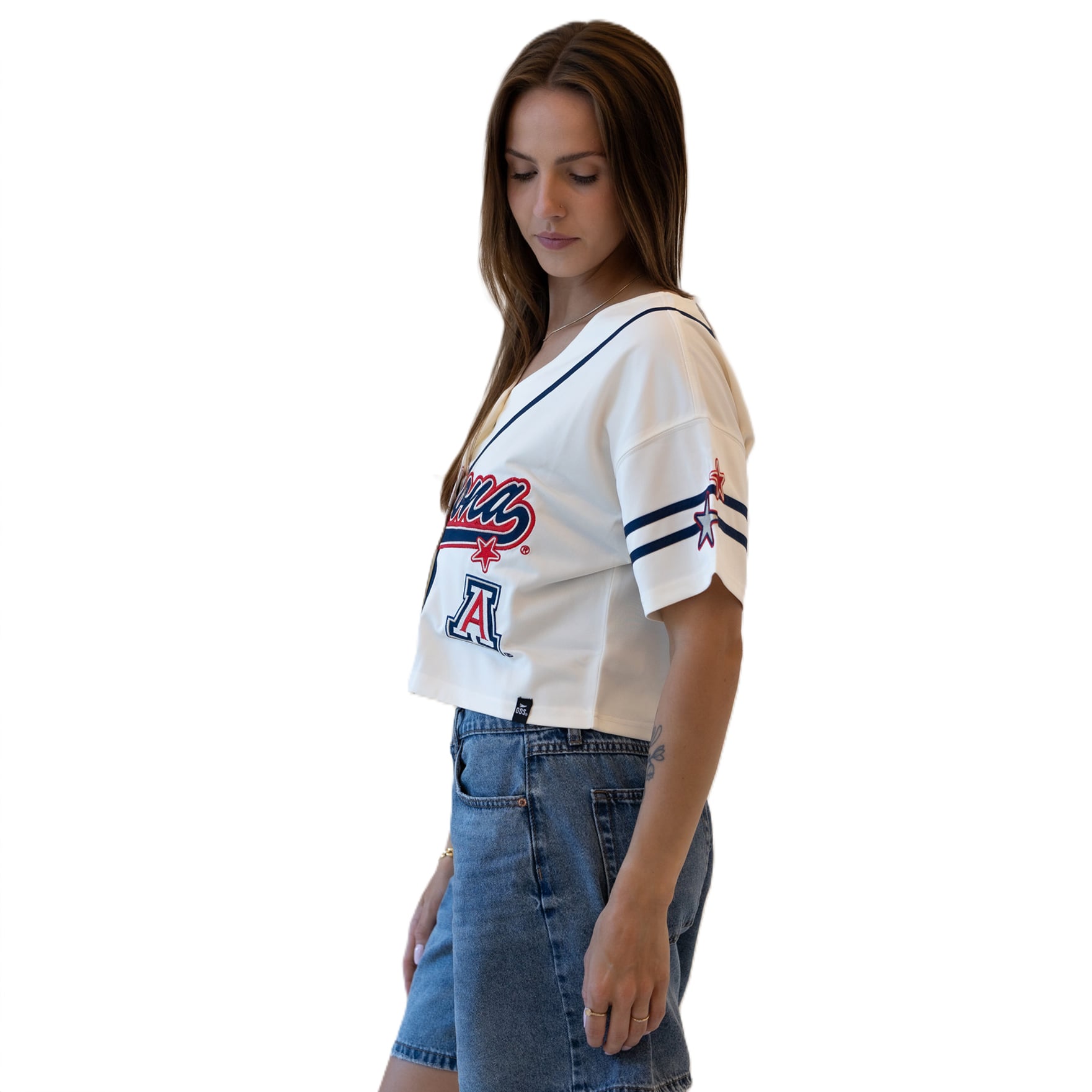 Maillot de baseball court à patch Off White Arizona Wildcats pour femmes, collection Gameday Social.
