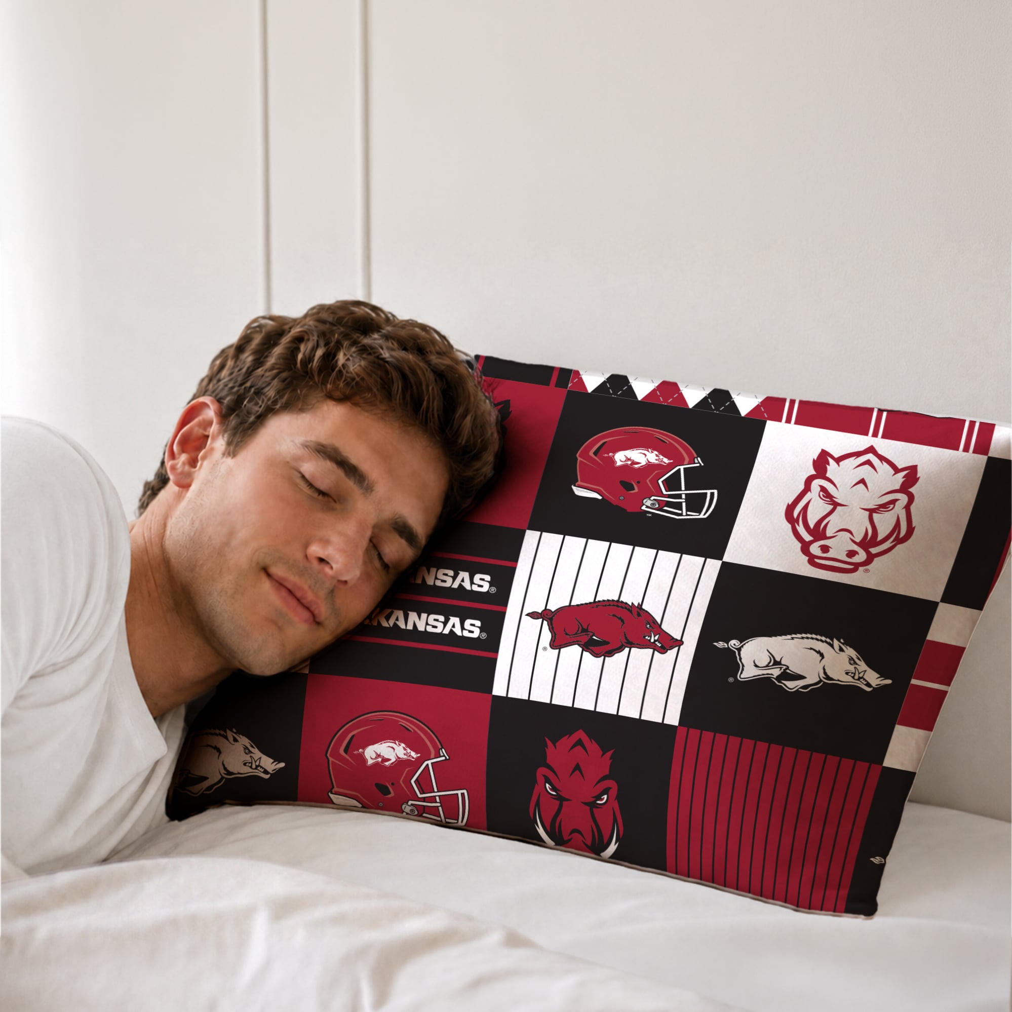Pegasus Arkansas Razorbacks Patchwork Plaid Three-Piece Full/Queen Bed in a Bag Set