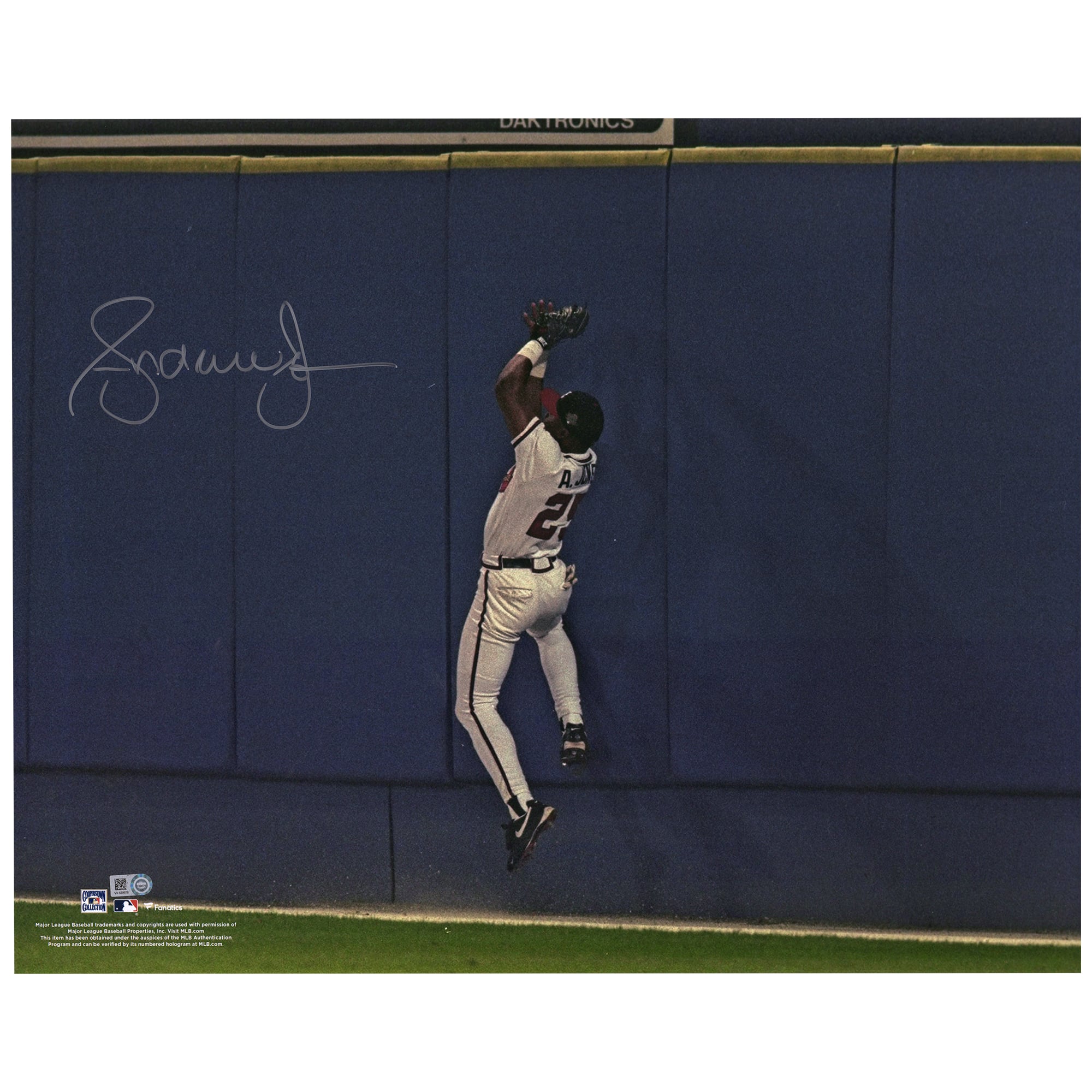 Photographie autographiée de 16" x 20" d'Andruw Jones en train de prendre un saut avec les Braves d'Atlanta