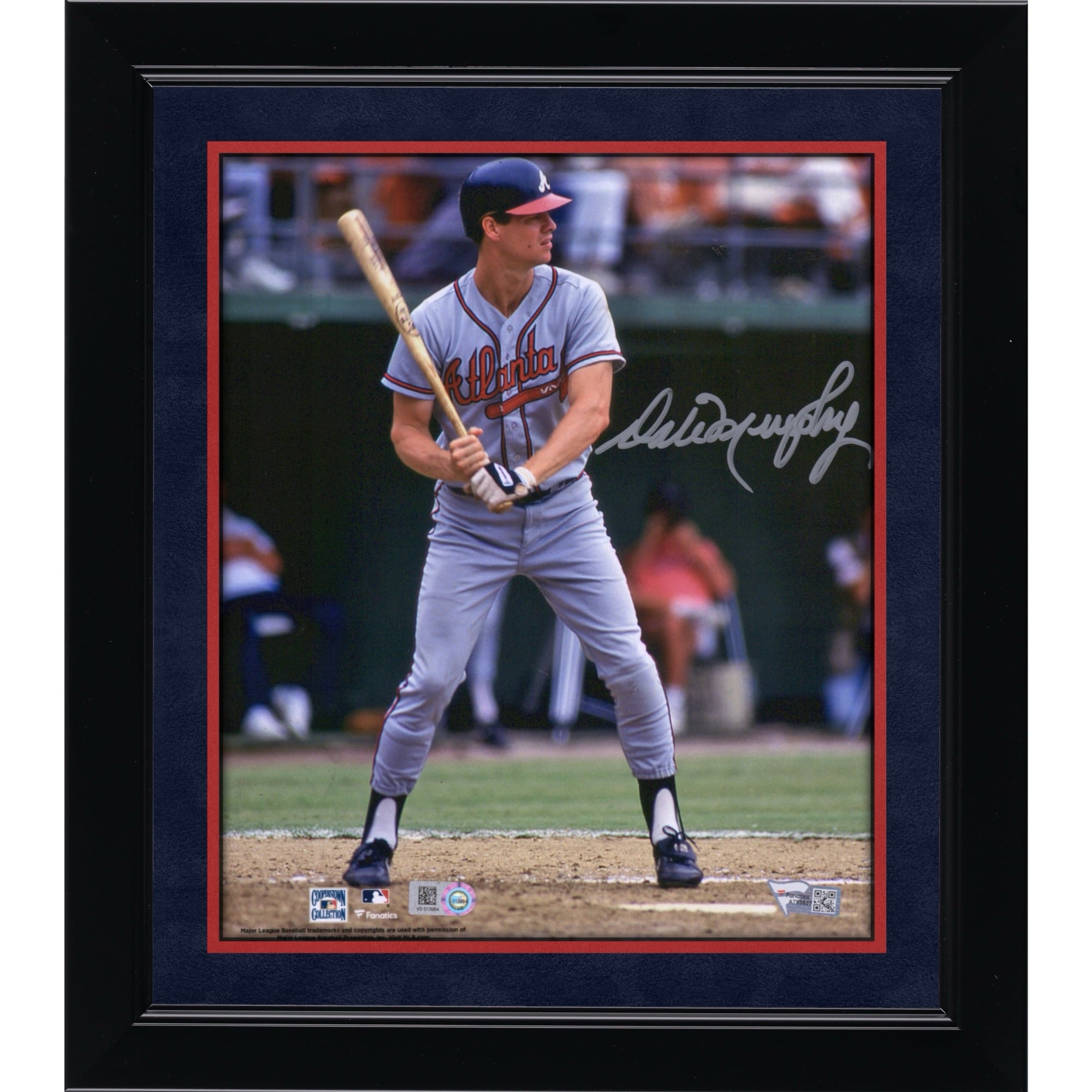 Photo de Dale Murphy (Atlanta Braves) autographiée (8" x 10") en train de frapper