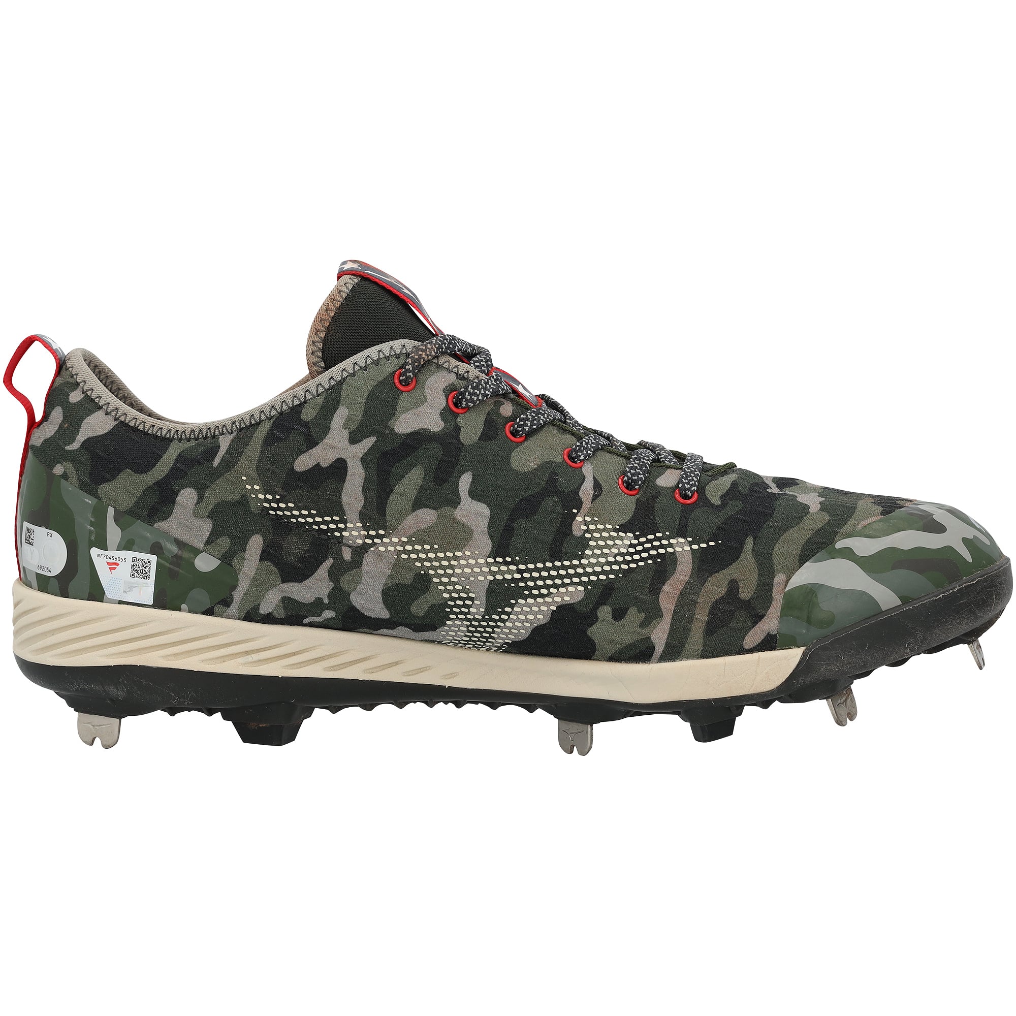 Crampons Mizuno verts camouflage autographiés par Drake Baldwin (Atlanta Braves) lors du match contre les Boston Red Sox le 17 mai 2026