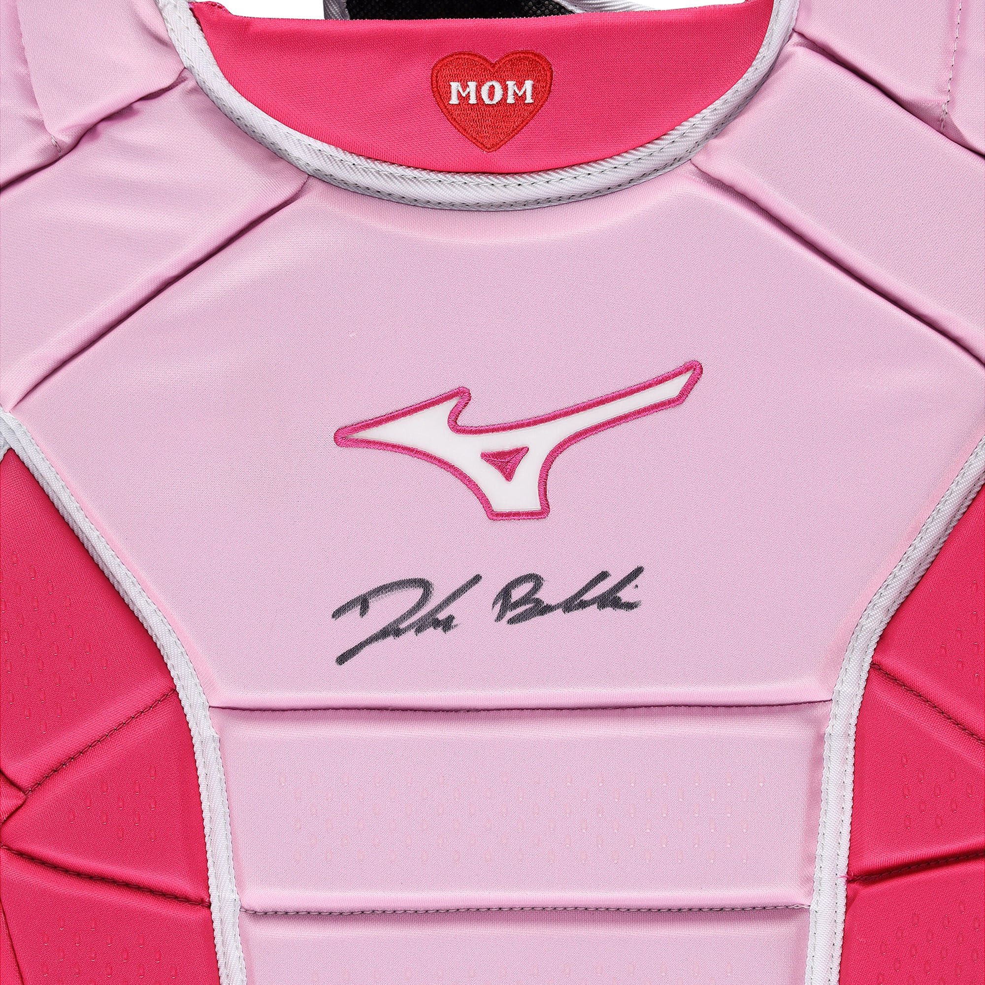 Protection thoracique rose Mizuno autographiée par Drake Baldwin, joueur des Braves d'Atlanta, saison 2026 de la MLB.