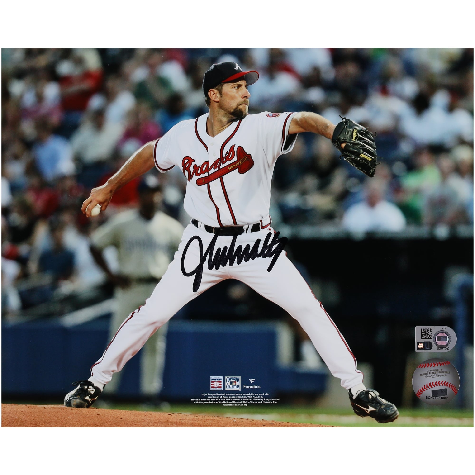 Photographie autographiée de John Smoltz, lanceur de maillot blanc des Braves d'Atlanta, 8" x 10"