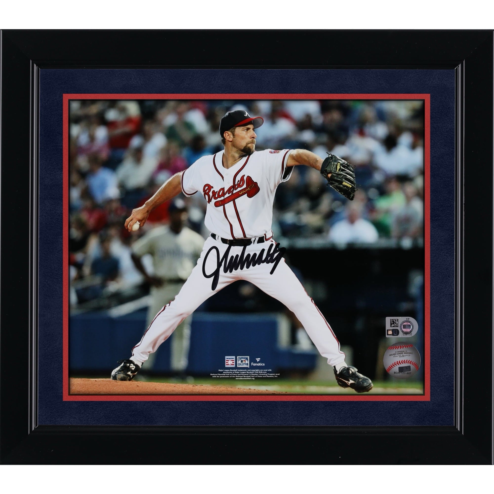 Photographie autographiée de John Smoltz, lanceur de maillot blanc des Braves d'Atlanta, 8" x 10"
