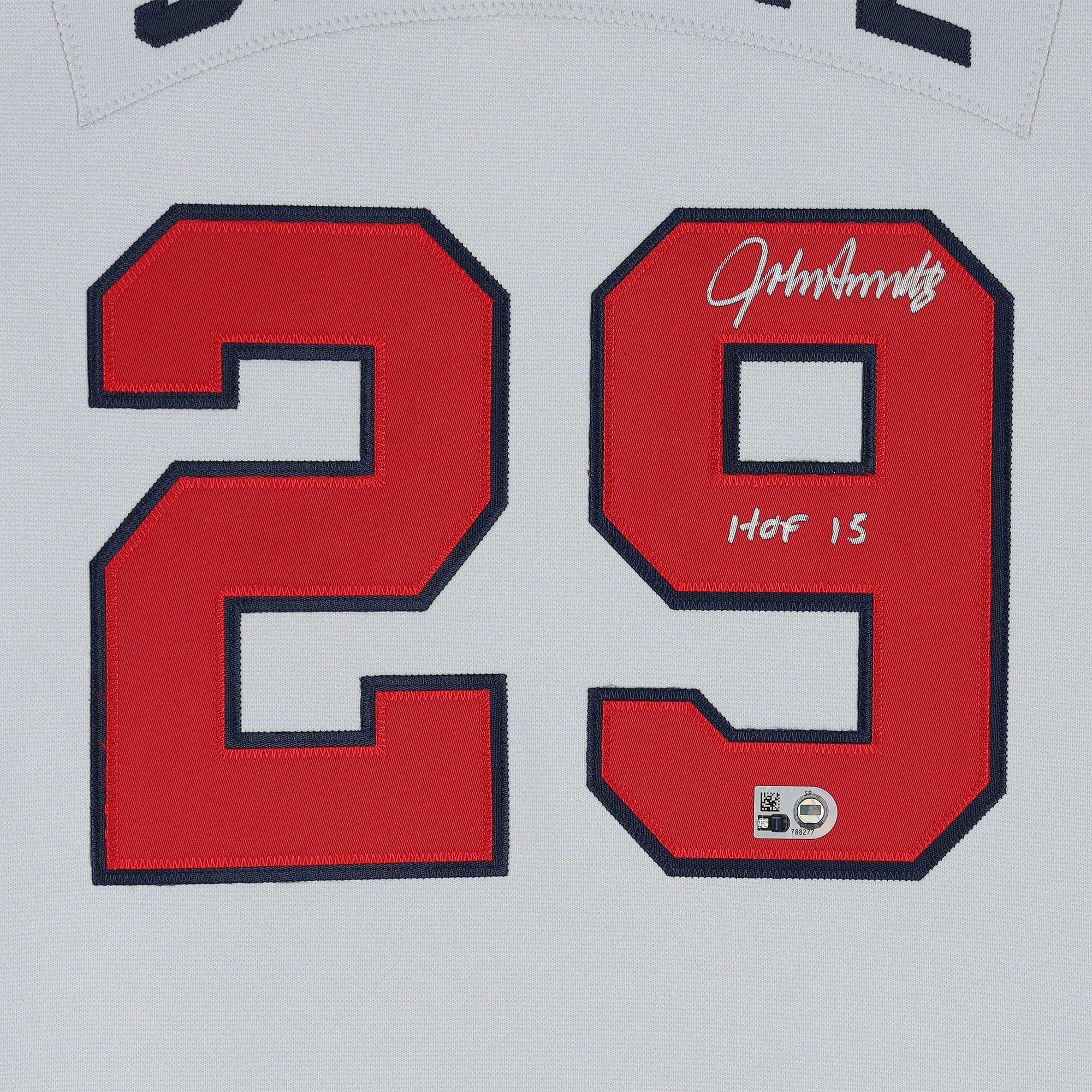 Maillot authentique Mitchell & Ness gris de 1995, signé par John Smoltz (Atlanta Braves), avec inscription « HOF 15 ».