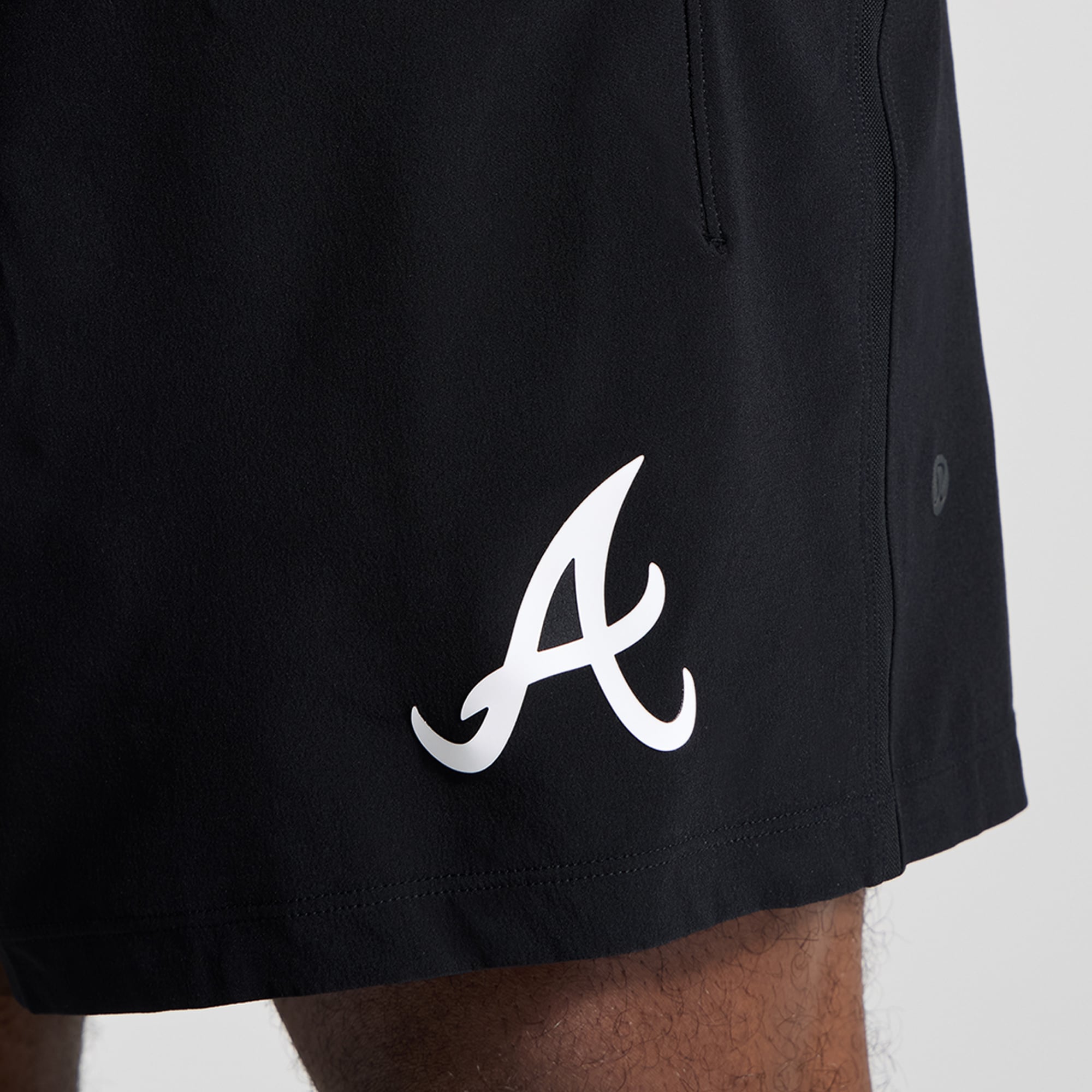 Short sans doublure Pace Breaker noir Atlanta Braves pour homme de 7 pouces (18 cm) la marque lululemon