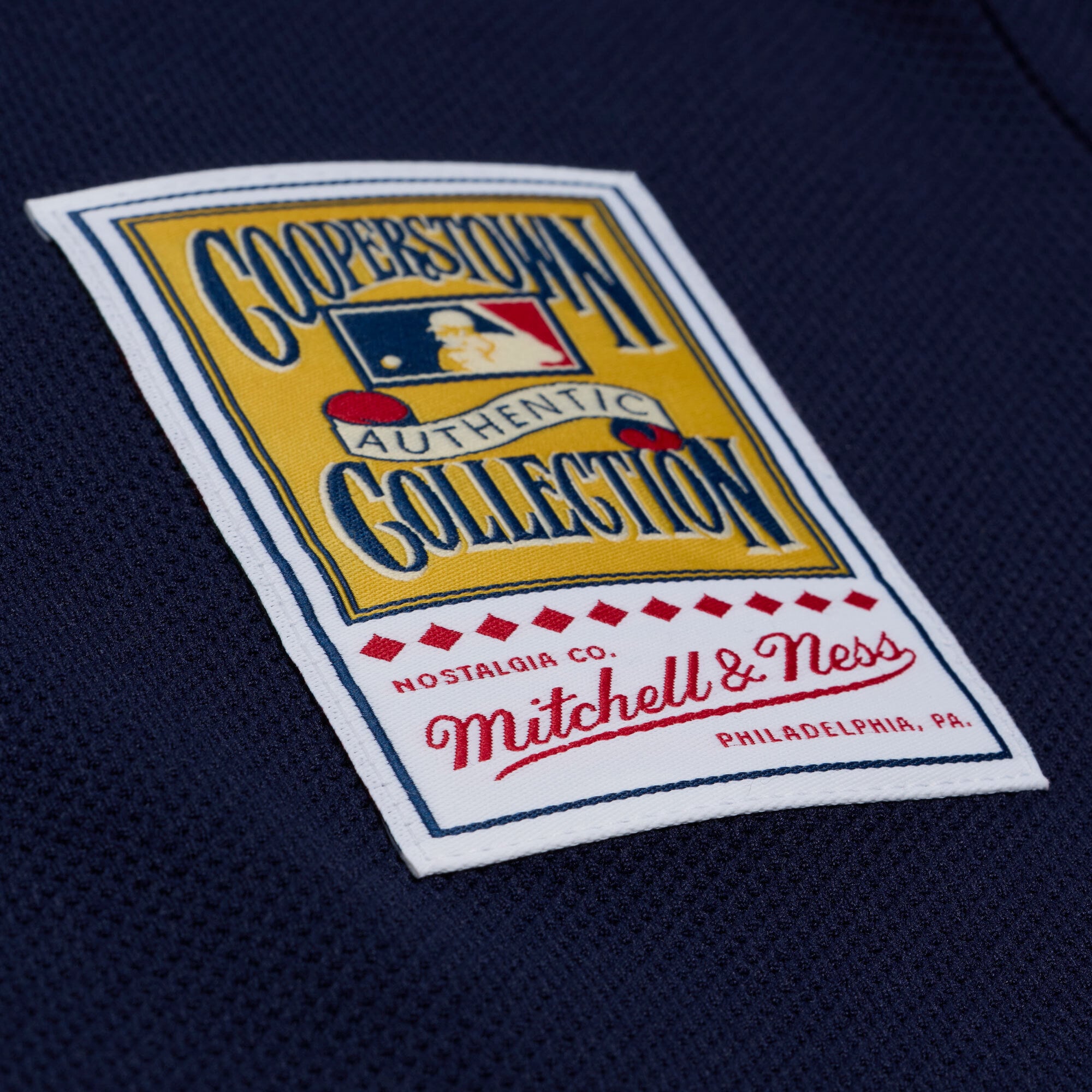 Maillot d'entraînement authentique Mitchell & Ness Andruw Jones bleu marine des Braves d'Atlanta pour homme