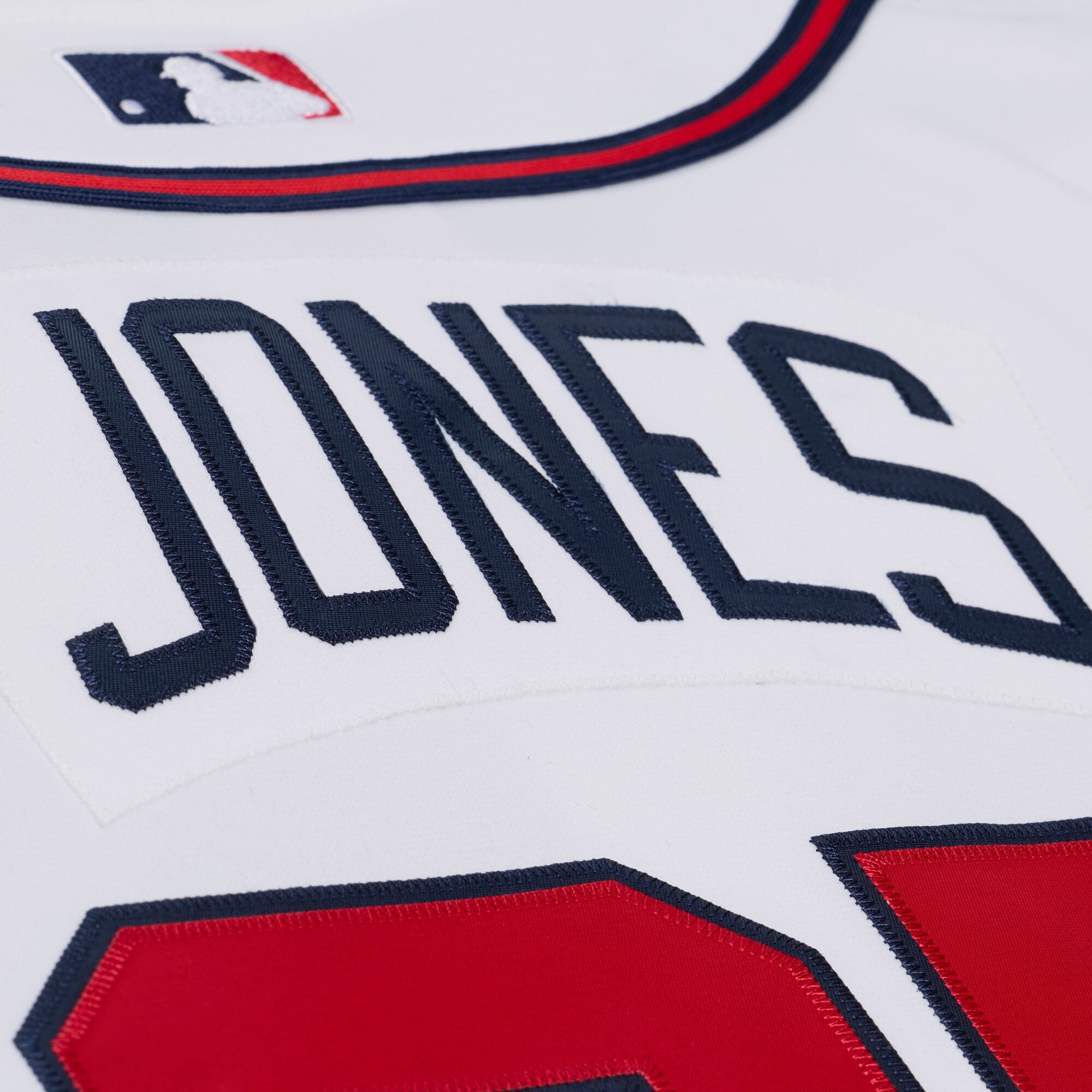 Maillot authentique Mitchell & Ness Andruw Jones blanc des Braves d'Atlanta 2005 pour homme