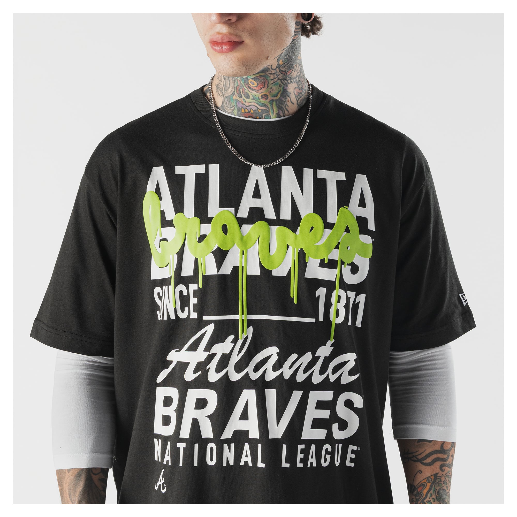 T-shirt homme New Era noir Atlanta Braves Lifestyle Glow Spray Paint