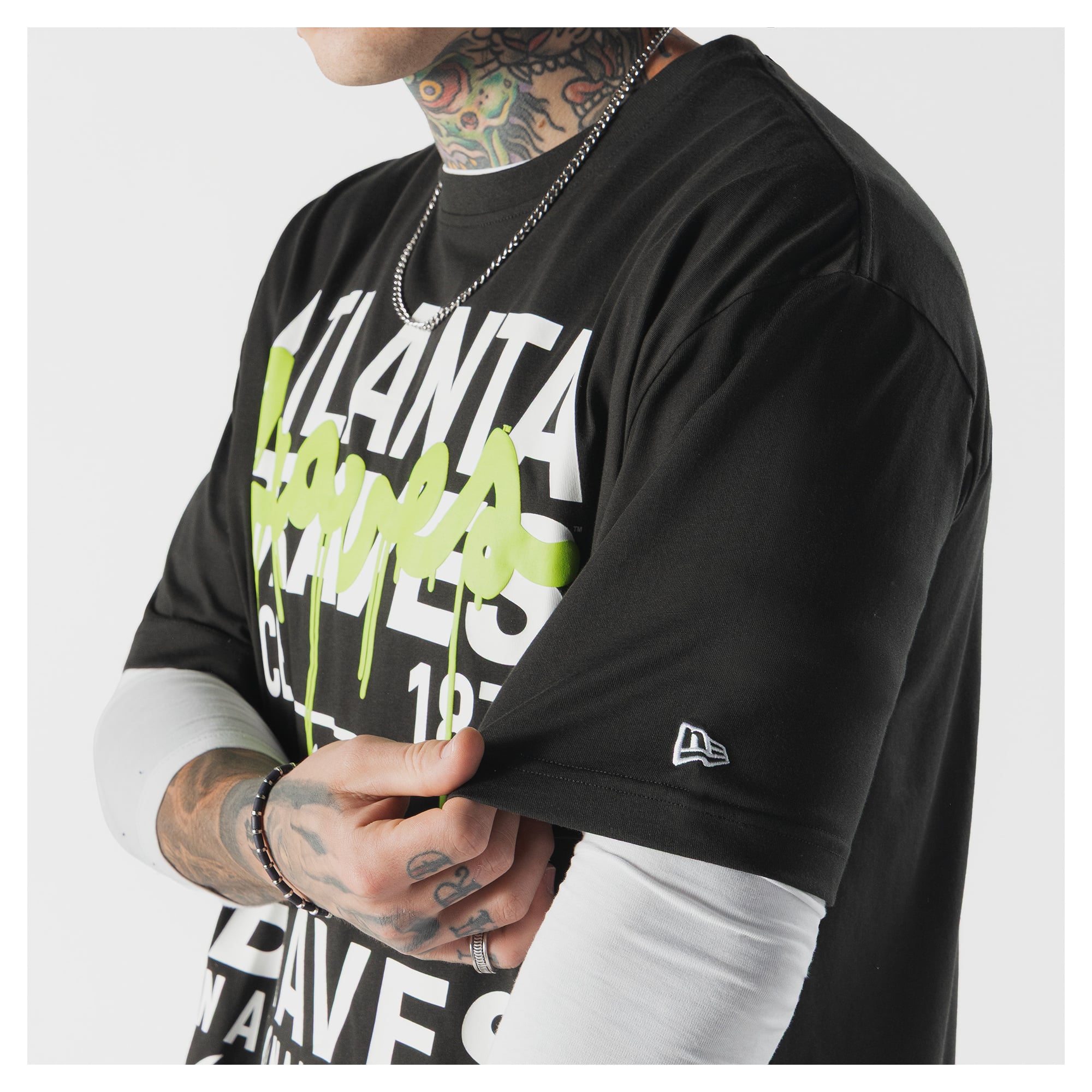 T-shirt homme New Era noir Atlanta Braves Lifestyle Glow Spray Paint