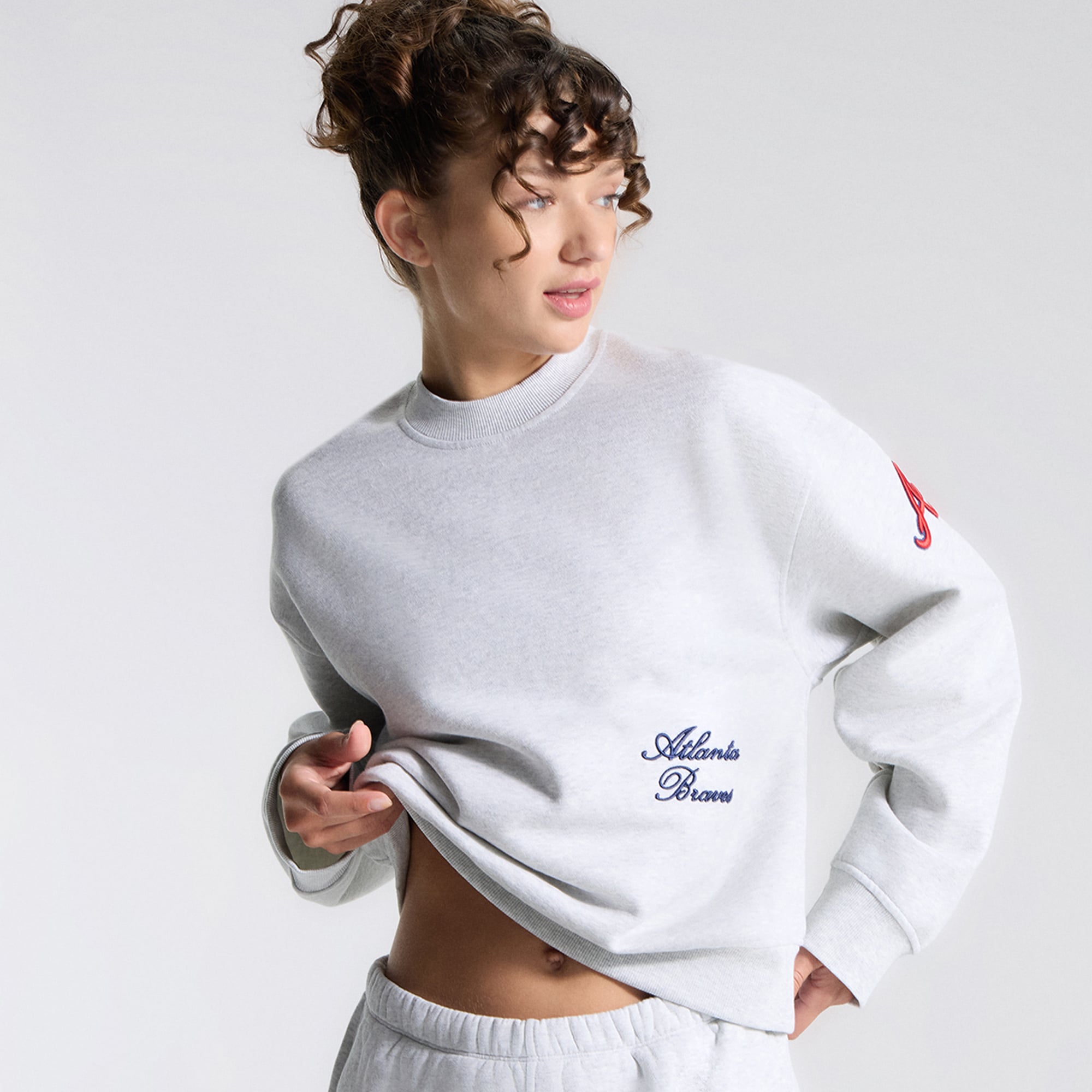Sweat-shirt oversize Steady State pour femme, couleur True Navy, Atlanta Braves, de lululemon