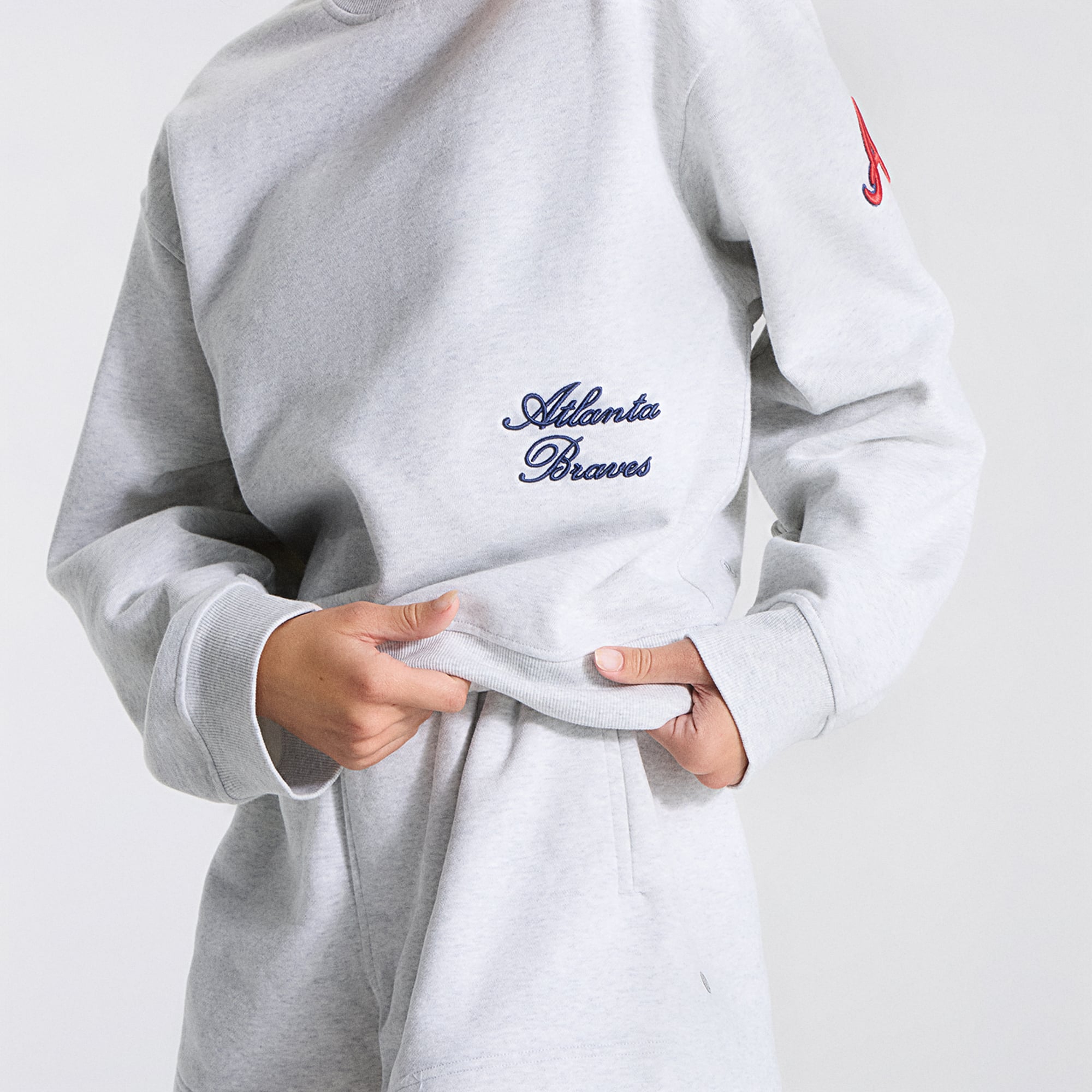Sweat-shirt oversize Steady State pour femme, couleur True Navy, Atlanta Braves, de lululemon