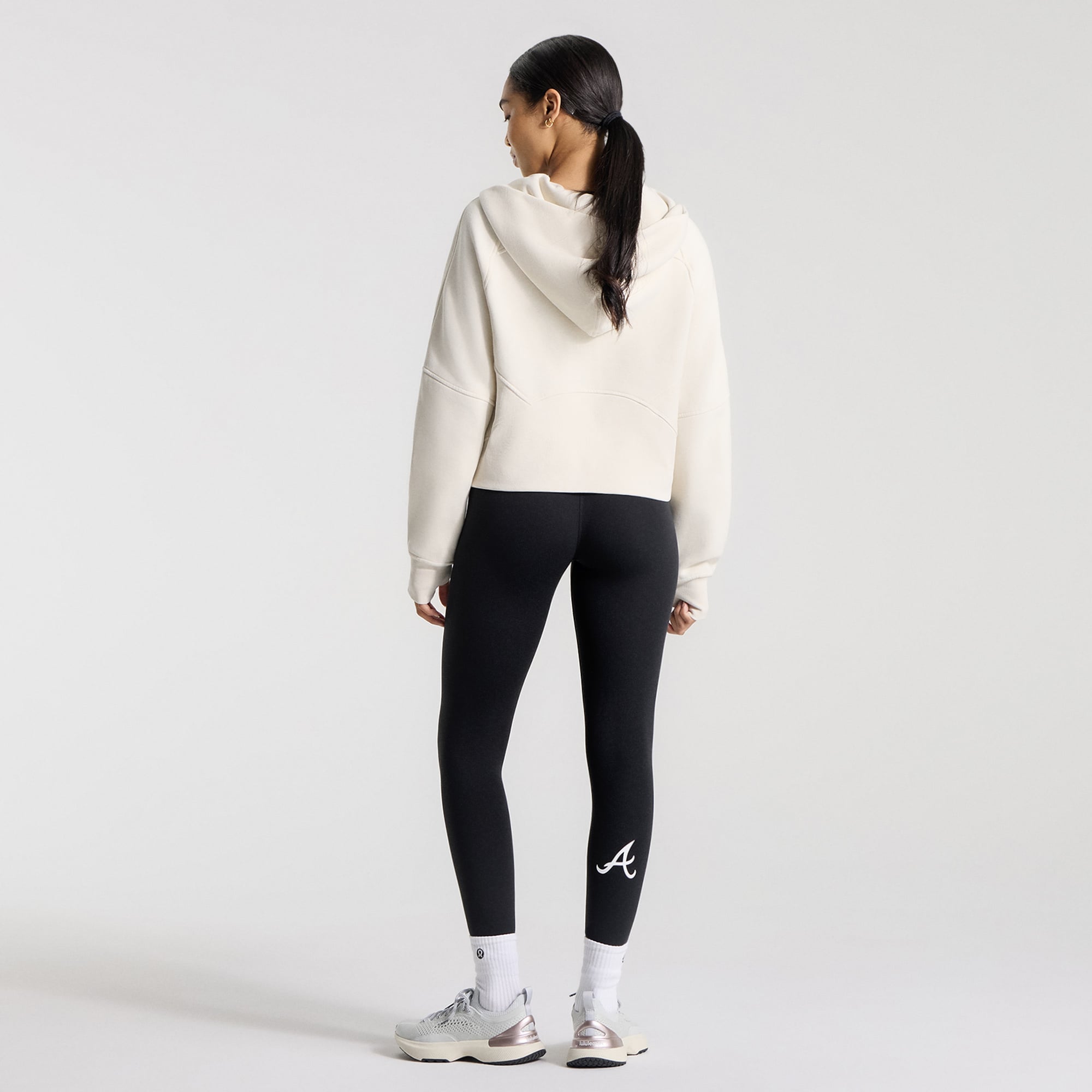 Sweat à capuche zippé oversize demi-hauteur lululemon Atlanta Braves couleur ivoire clair