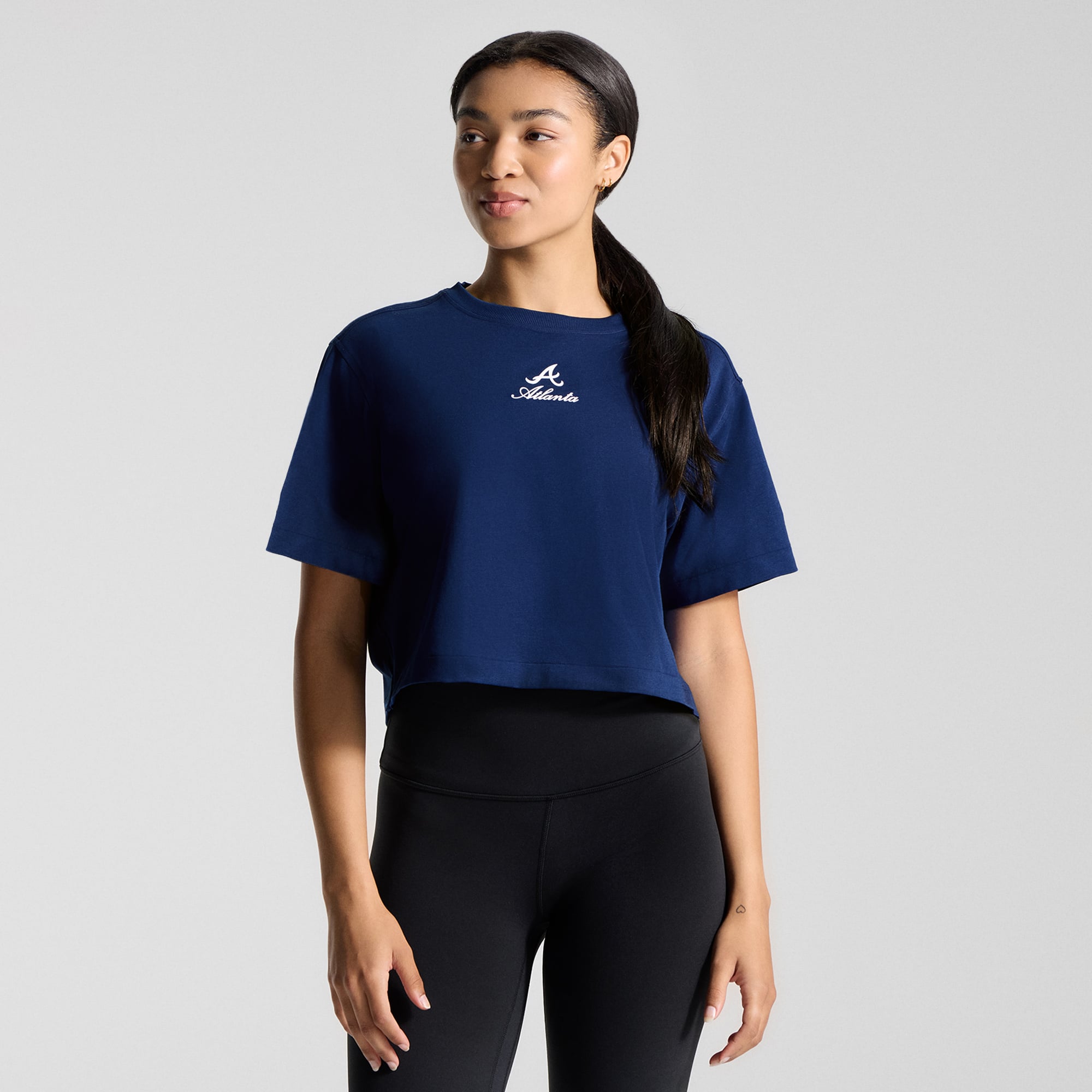 T-shirt court en coton biologique lululemon Midnight Shadow Atlanta Braves All Yours pour femme