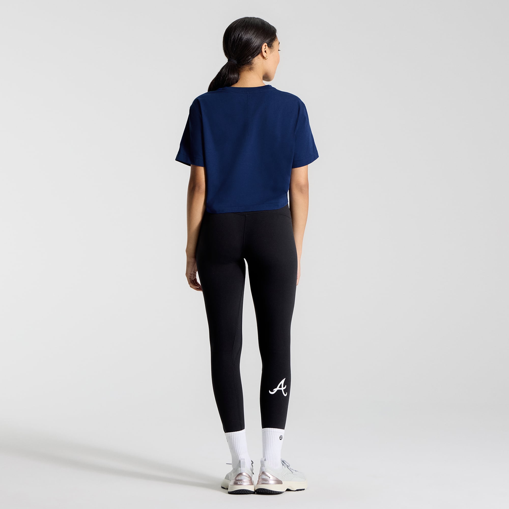 T-shirt court en coton biologique lululemon Midnight Shadow Atlanta Braves All Yours pour femme