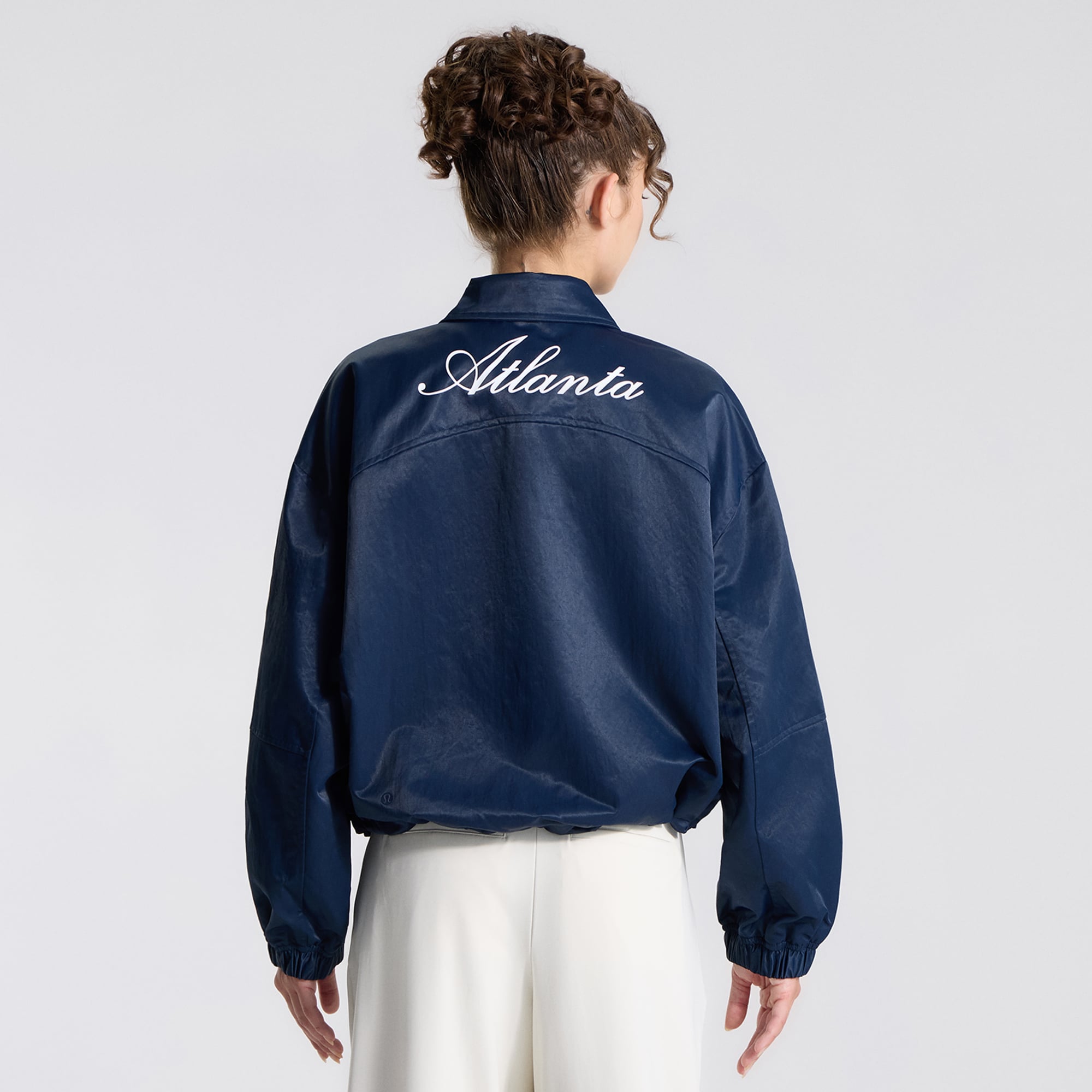 Veste d'entraîneur lululemon True Navy Atlanta Braves pour femme