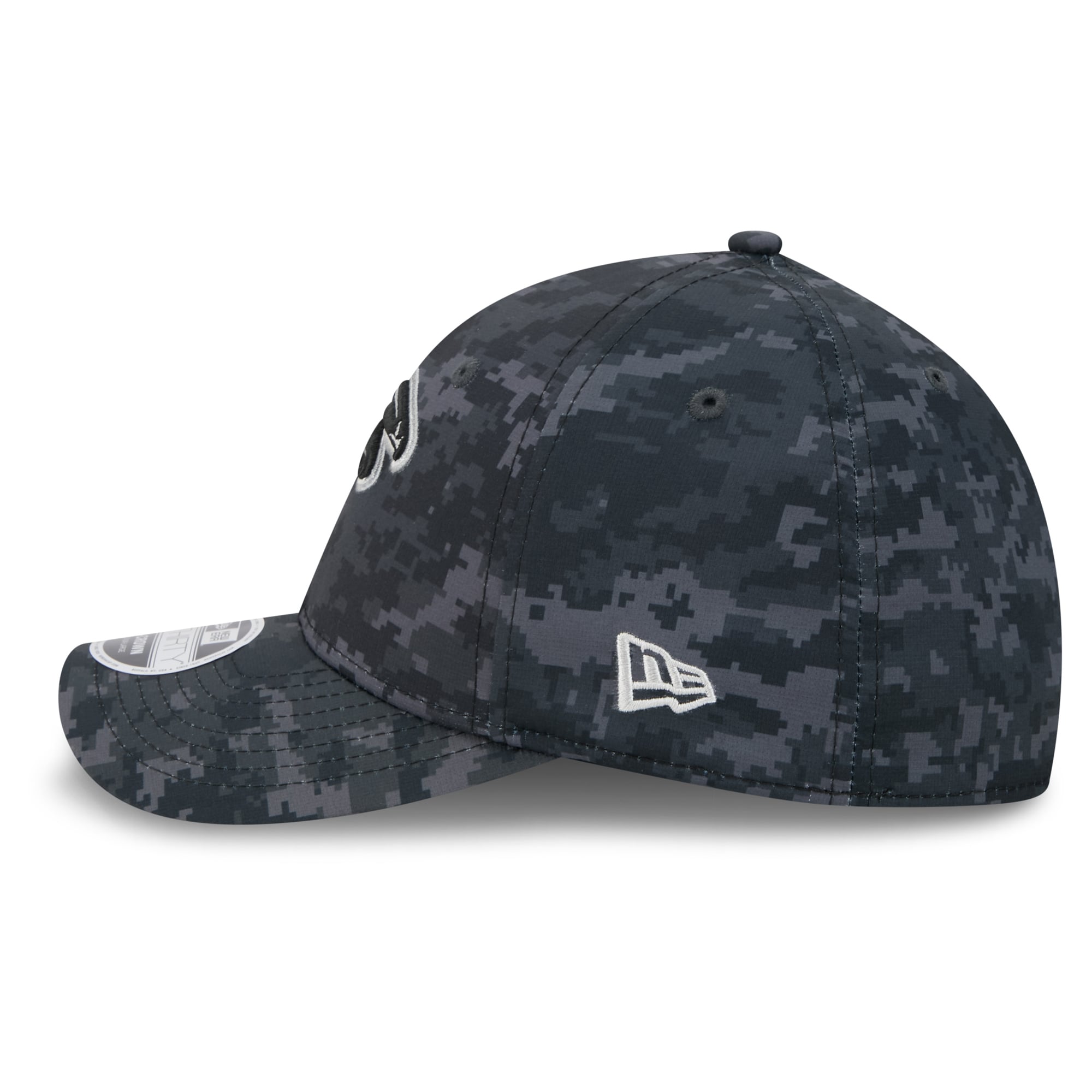 Men's New Era Black Atlanta Falcons 2026 Salute To Service 39THIRTY M-Crown Stretch Hat