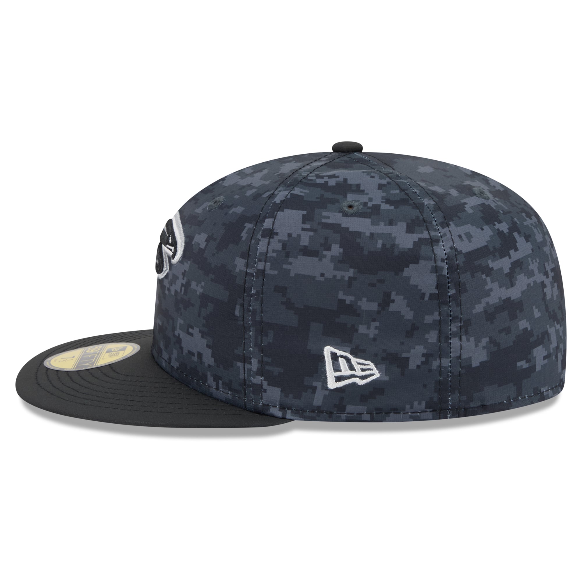Men's New Era Black Atlanta Falcons 2026 Salute To Service 59FIFTY Fitted Hat