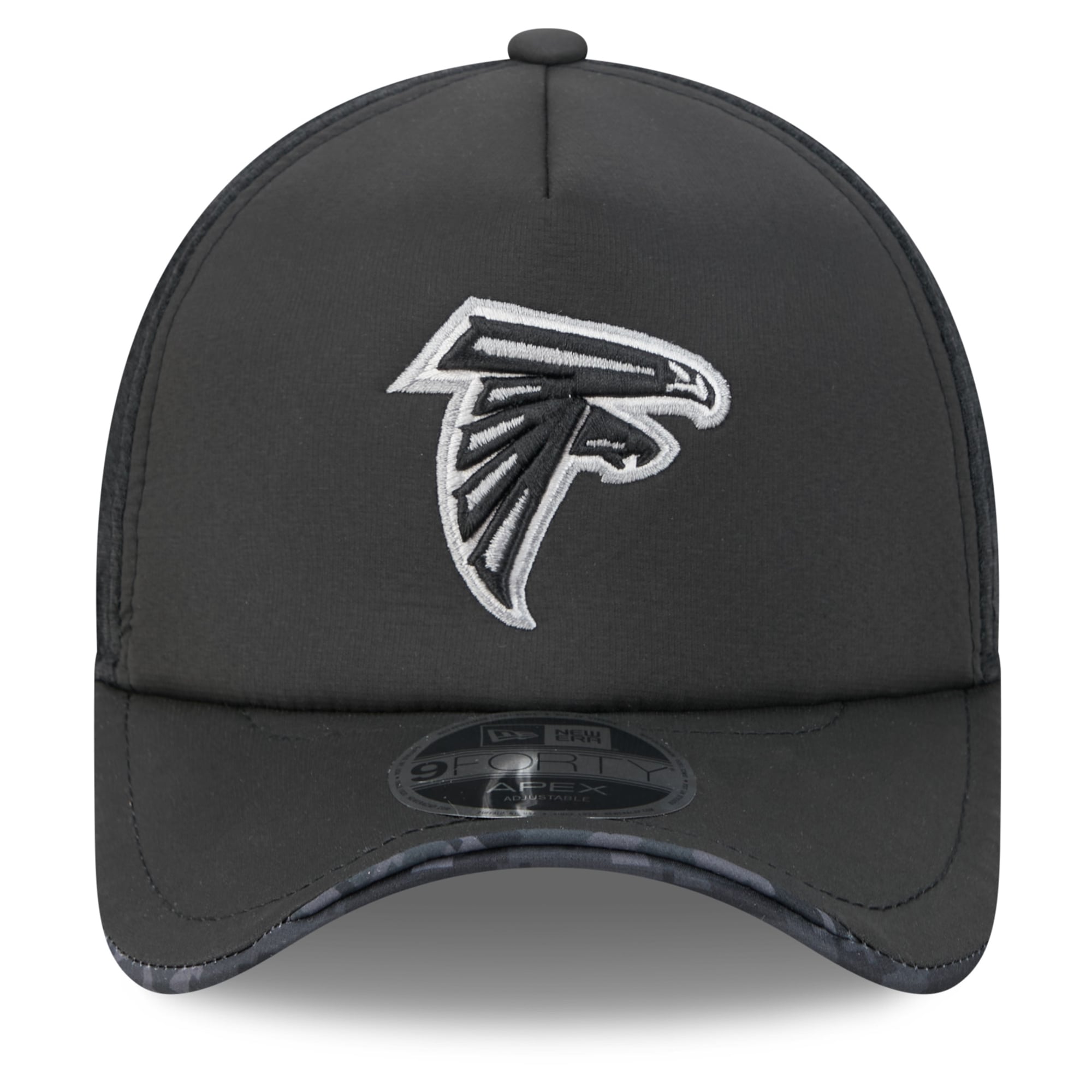 Casquette trucker ajustable New Era Apex 9FORTY noire Atlanta Falcons 2026 Salute To Service pour homme