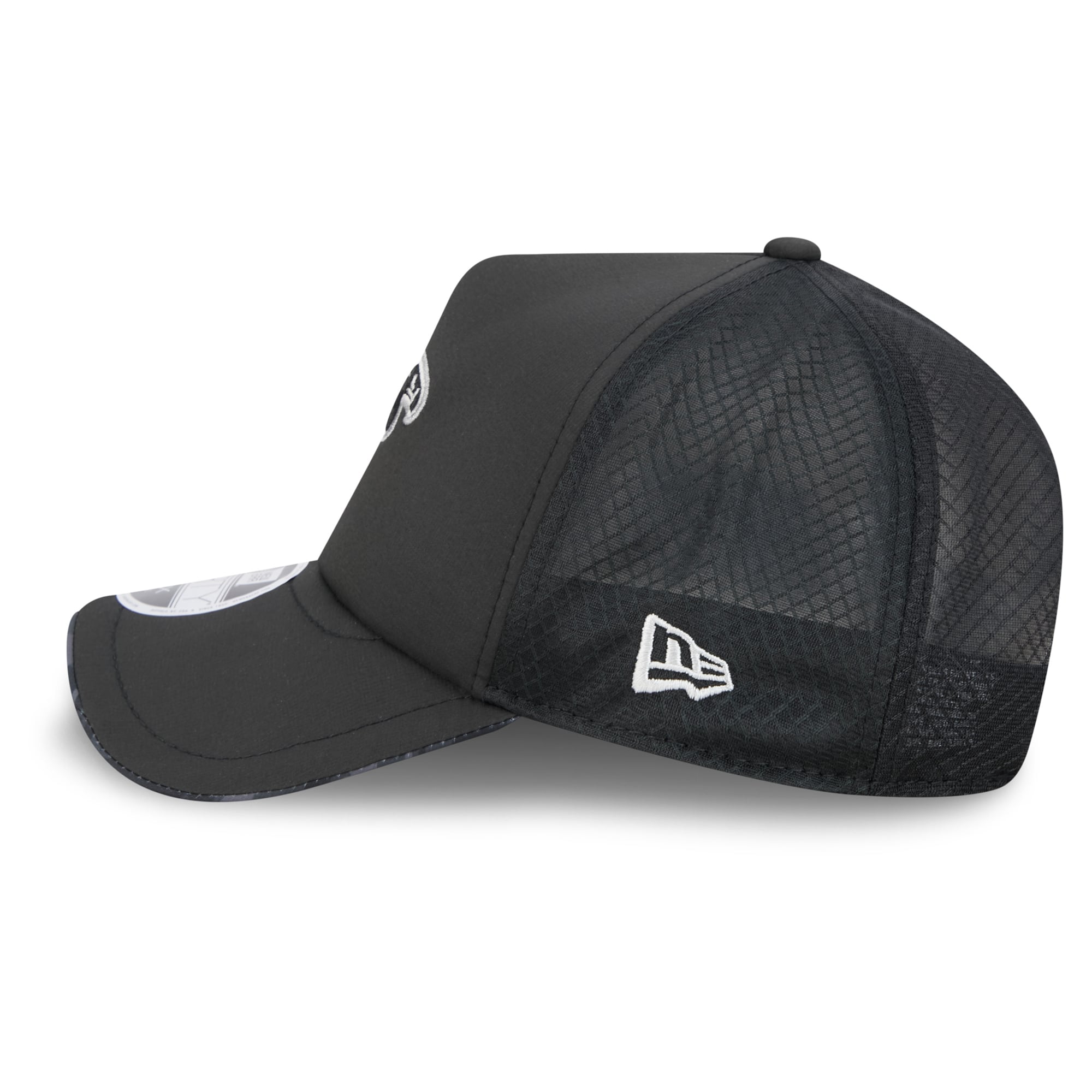Casquette trucker ajustable New Era Apex 9FORTY noire Atlanta Falcons 2026 Salute To Service pour homme