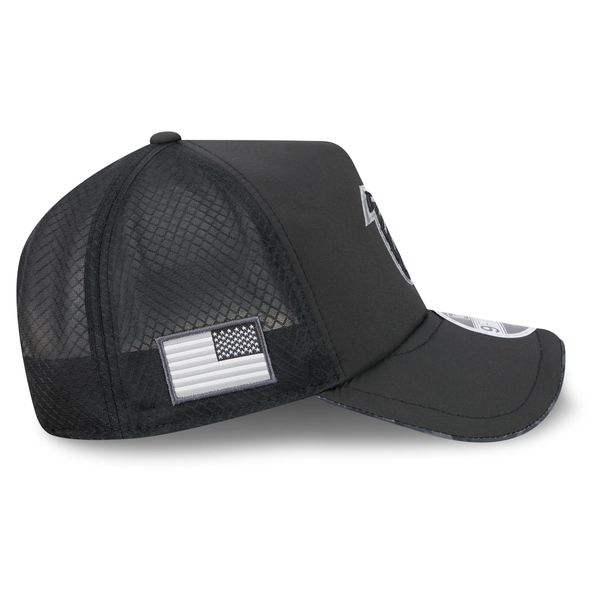 Casquette trucker ajustable New Era Apex 9FORTY noire Atlanta Falcons 2026 Salute To Service pour homme