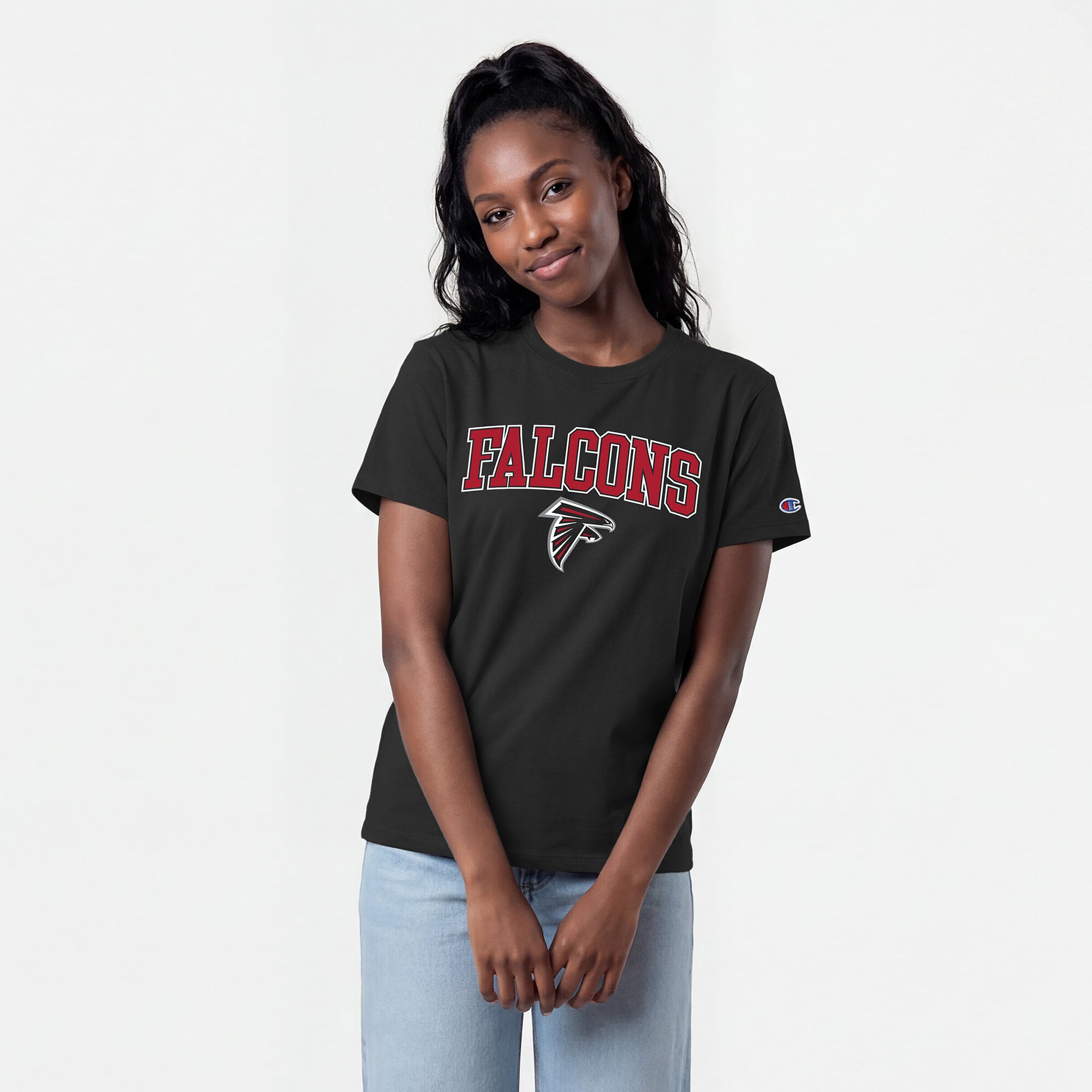 T-shirt noir Champion pour femmes, logo arqué des Falcons d'Atlanta