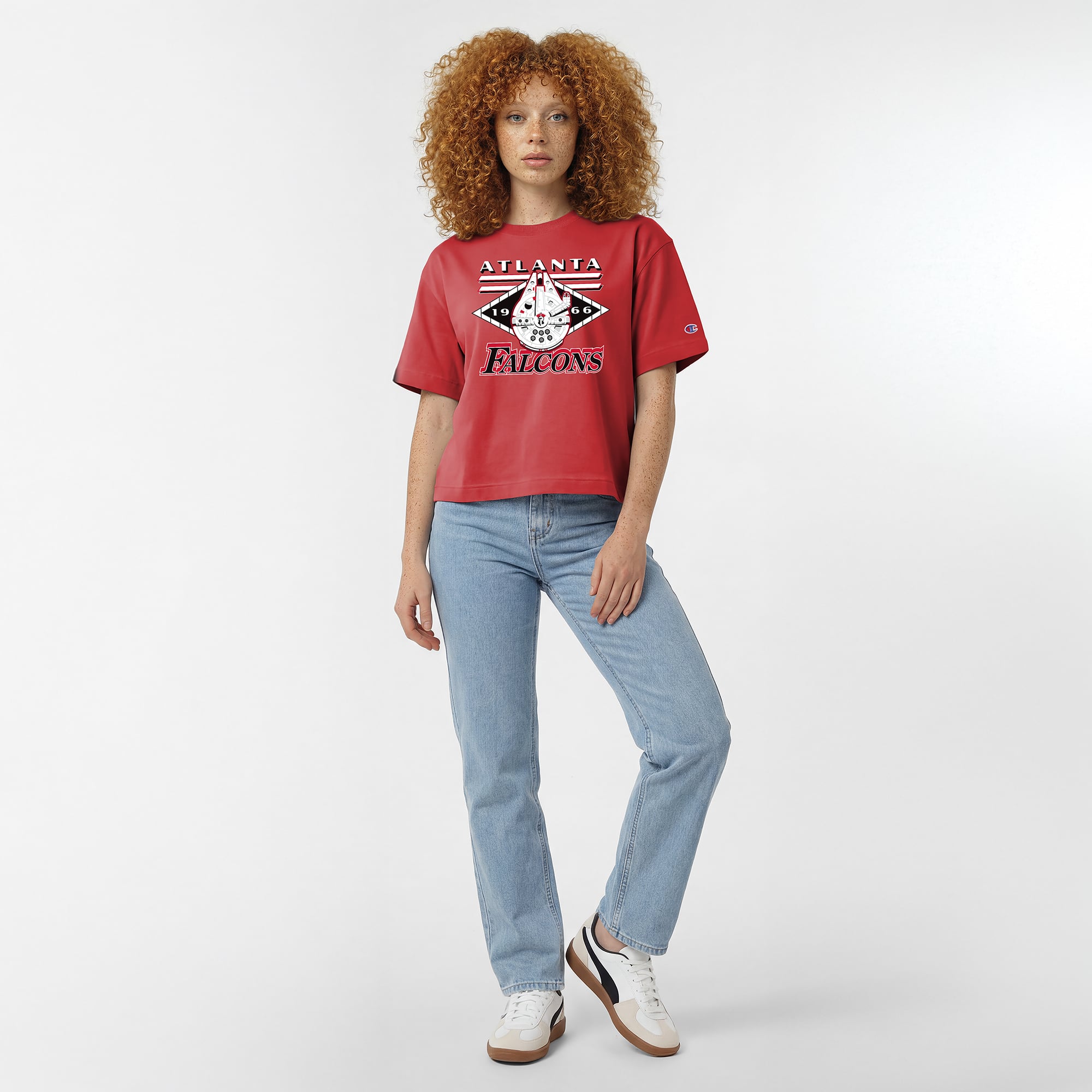 T-shirt All-Star Disney x Champion rouge Atlanta Falcons Millennium Falcon pour femmes