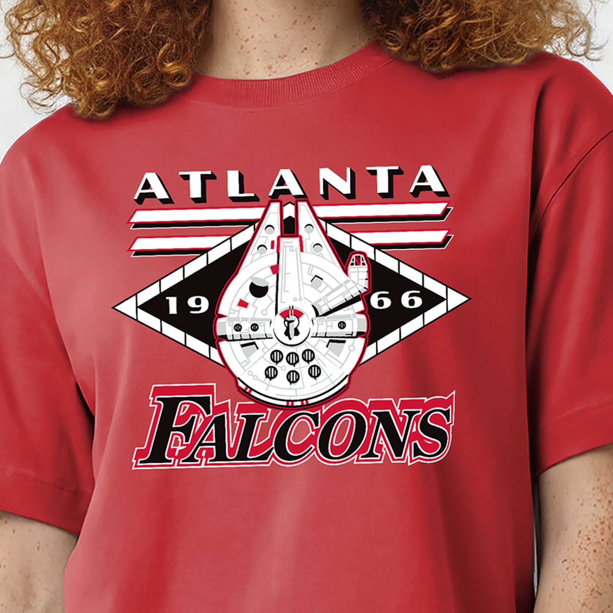 T-shirt All-Star Disney x Champion rouge Atlanta Falcons Millennium Falcon pour femmes