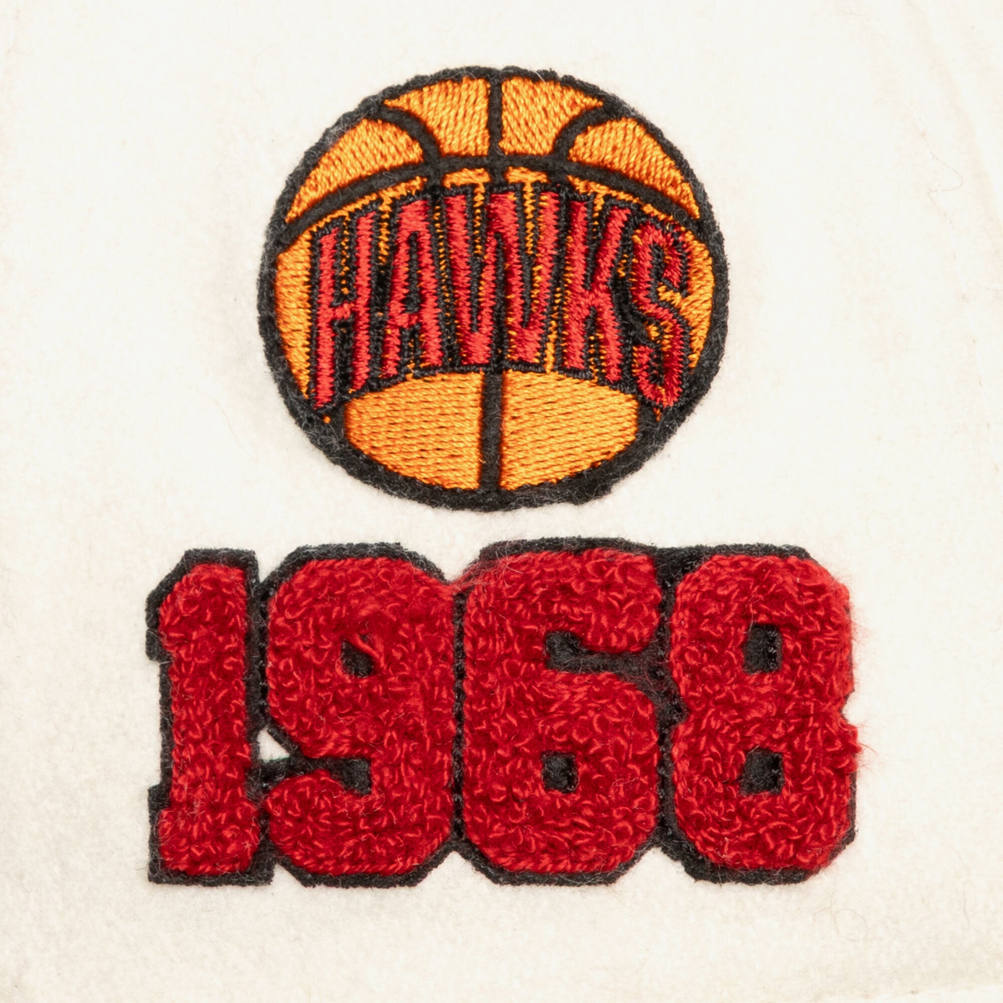 Casquette unisexe Mitchell & Ness crème Atlanta Hawks Team Pro ajustable