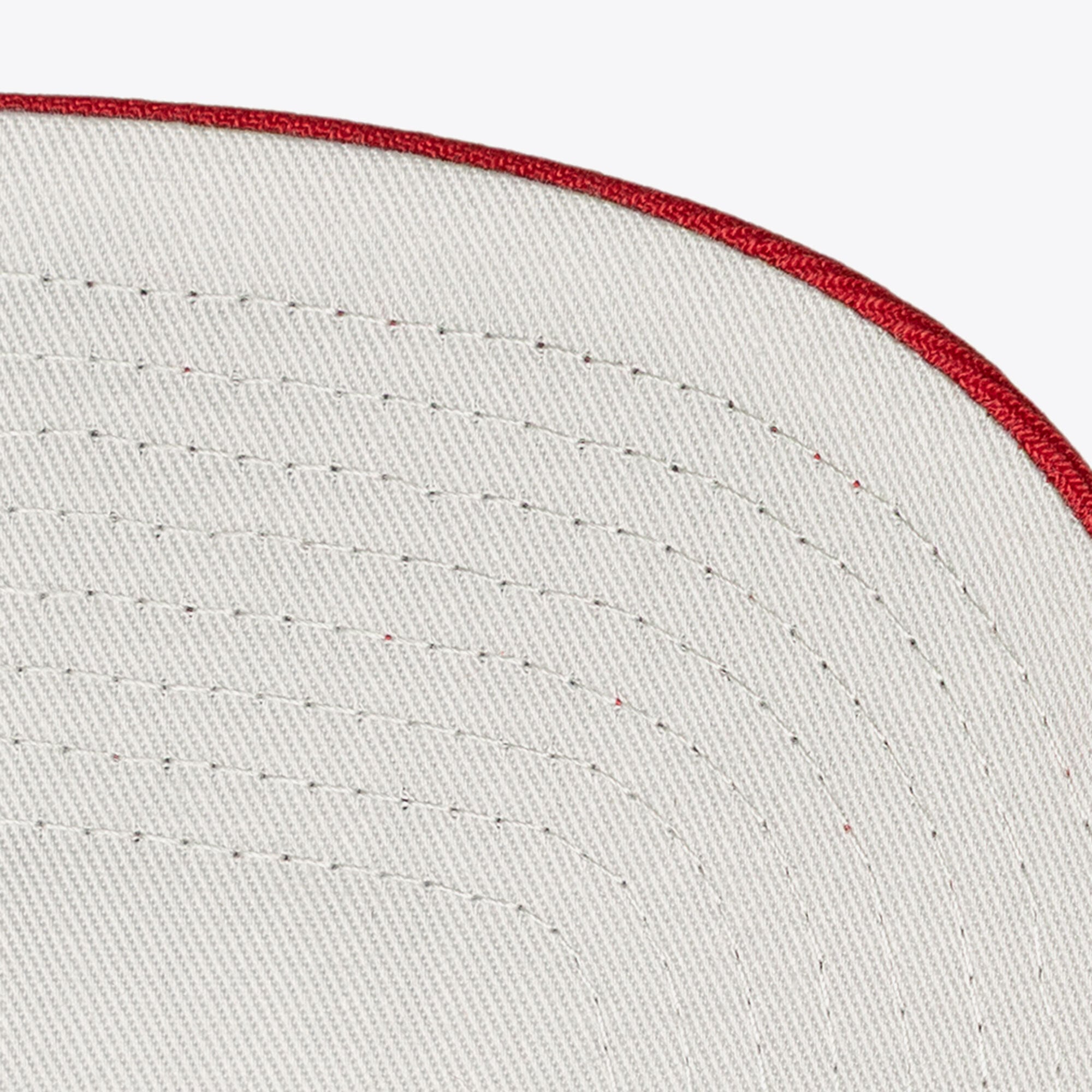 Casquette unisexe Mitchell & Ness crème Atlanta Hawks Team Pro ajustable