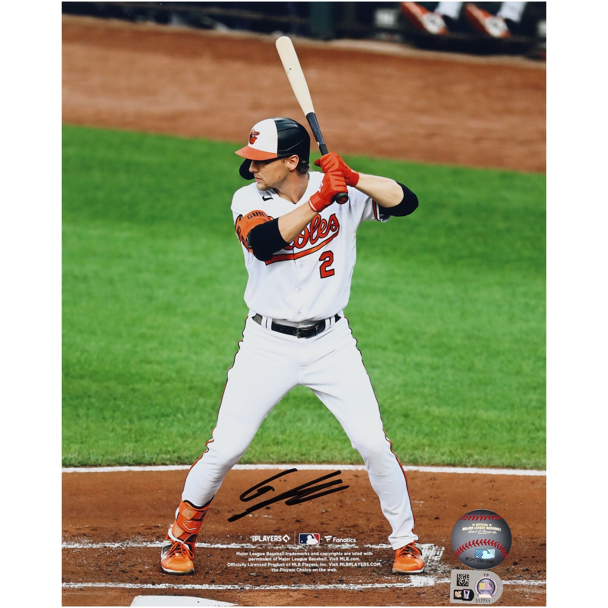 Photographie autographiée de Gunnar Henderson, maillot blanc des Orioles de Baltimore, position de frappe au bâton, 8" x 10"