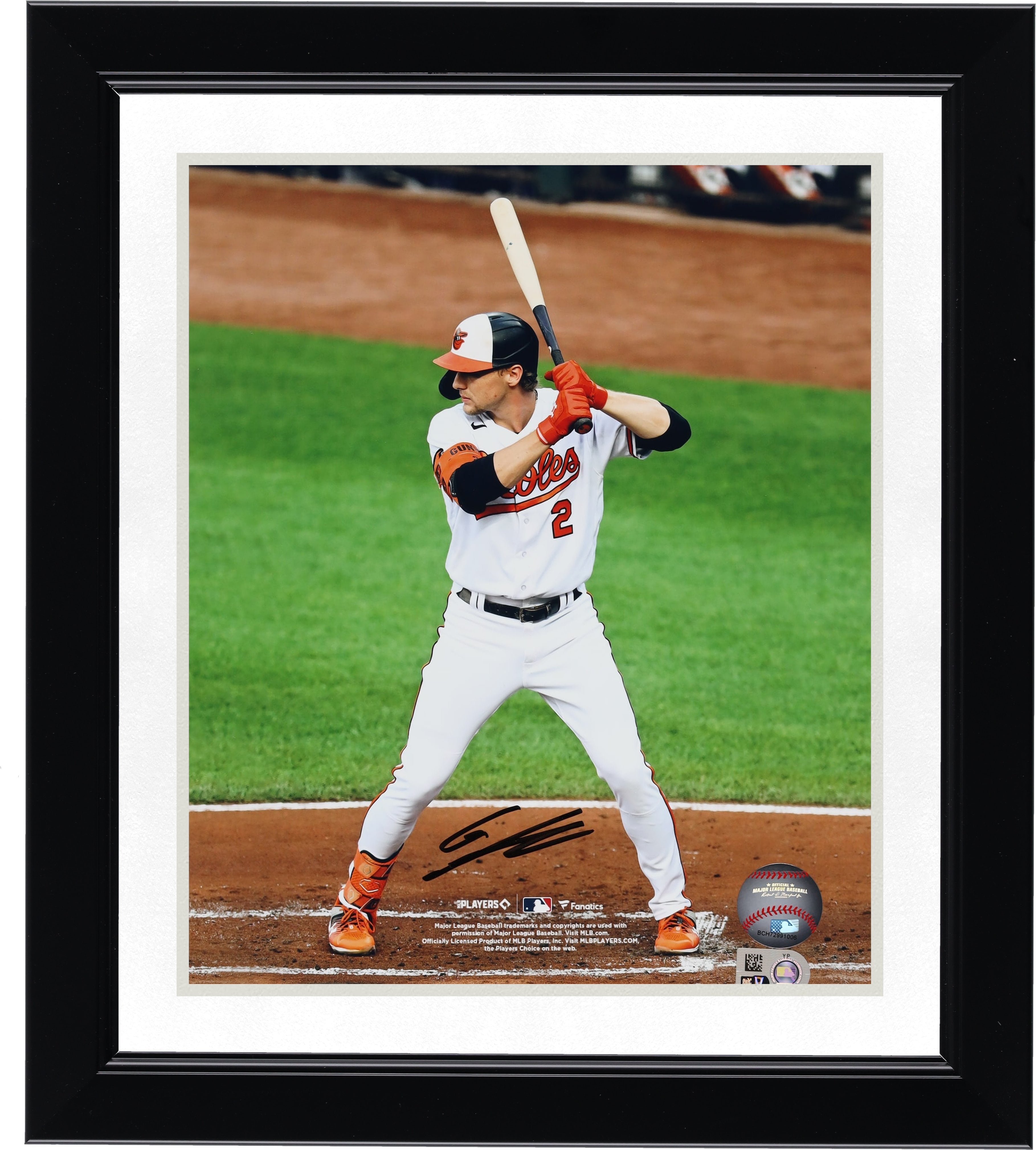 Photographie autographiée de Gunnar Henderson, maillot blanc des Orioles de Baltimore, position de frappe au bâton, 8" x 10"