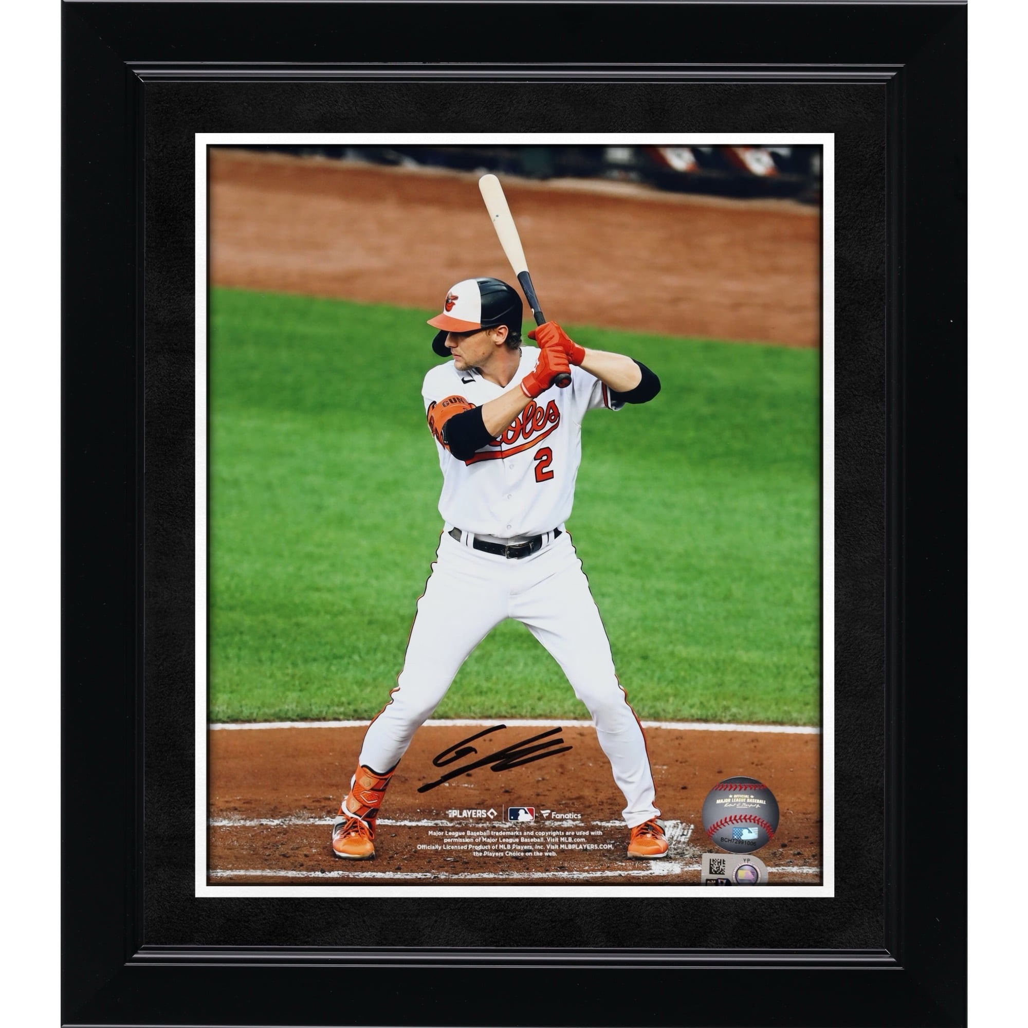 Photographie autographiée de Gunnar Henderson, maillot blanc des Orioles de Baltimore, position de frappe au bâton, 8" x 10"