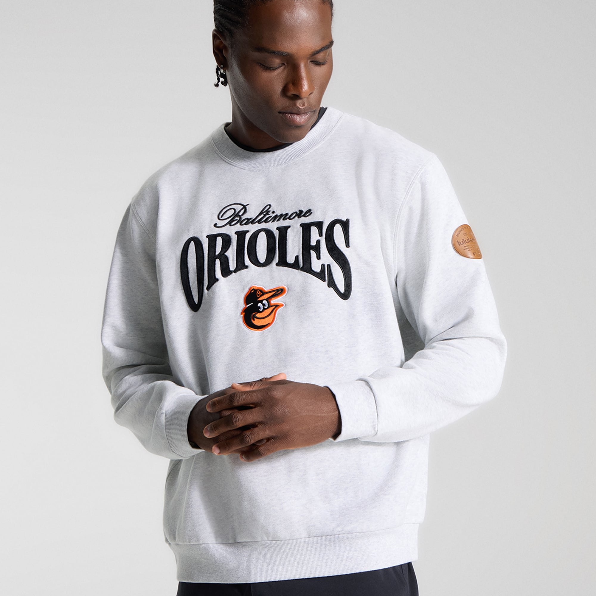 Sweat-shirt Steady State gris chiné ultra clair pour homme de lululemon, collection Baltimore Orioles.