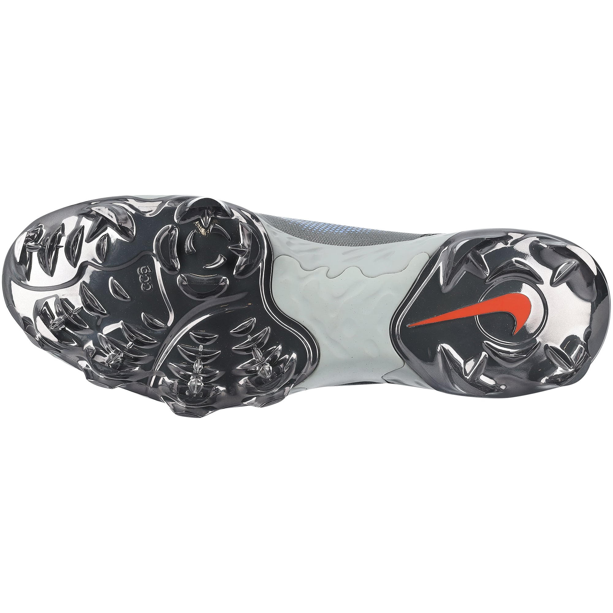Crampons Nike noirs portés par Pete Alonso, joueur des Orioles de Baltimore, lors de la saison 2026 de la MLB