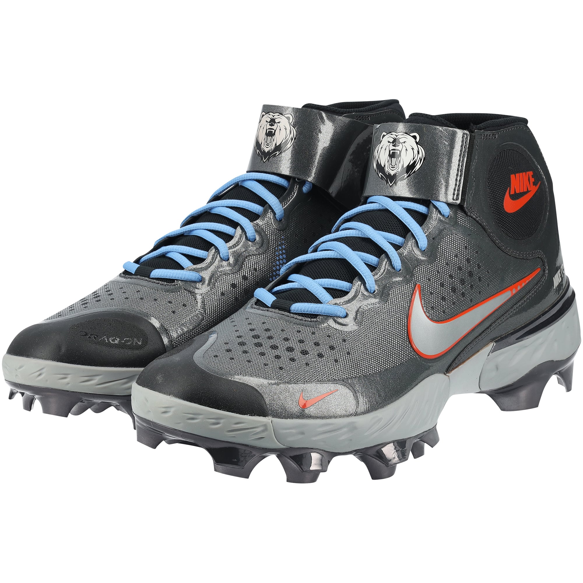 Crampons Nike noirs portés par Pete Alonso, joueur des Orioles de Baltimore, lors de la saison 2026 de la MLB