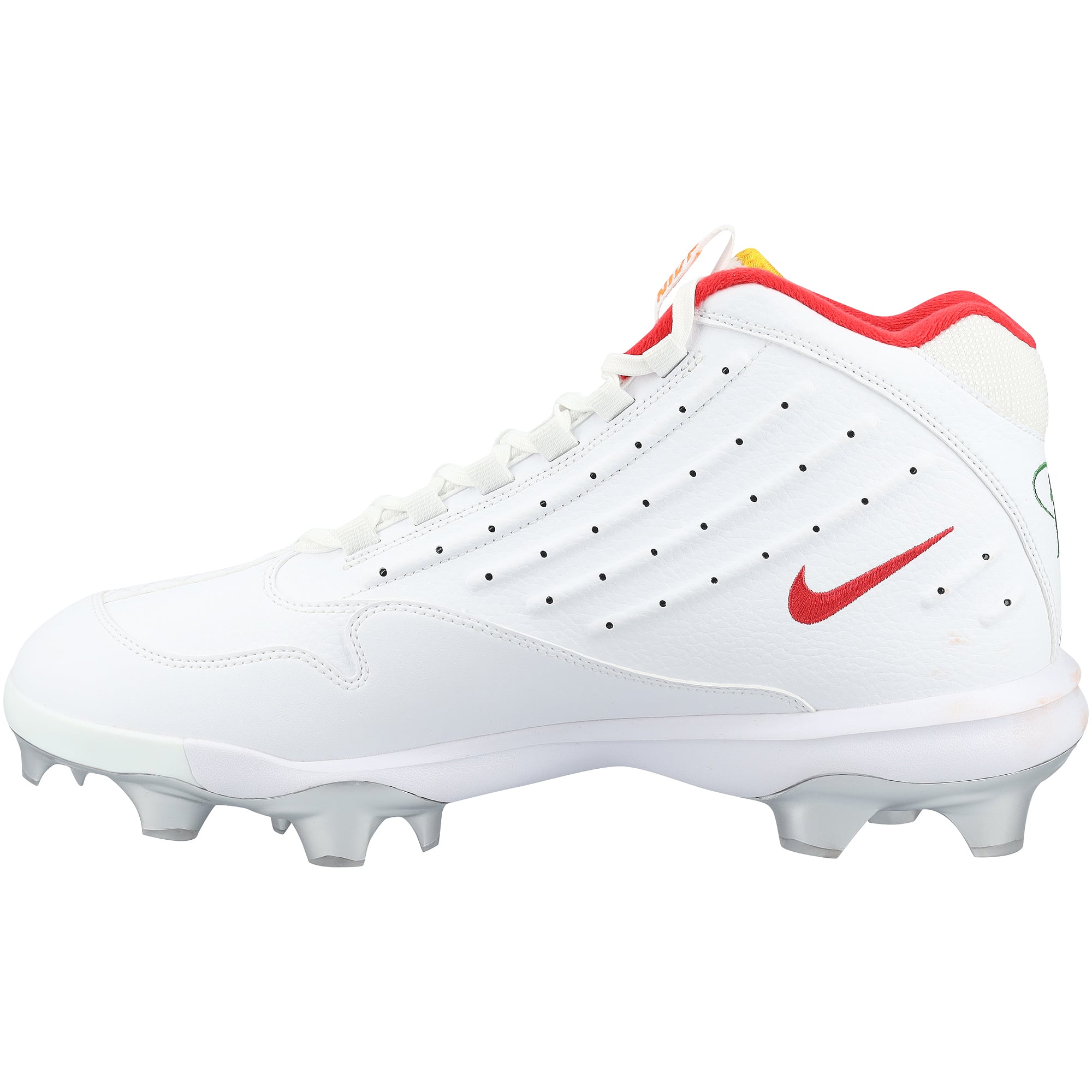 Crampons blancs Nike portés par Pete Alonso, joueur des Orioles de Baltimore, lors de la saison 2026 de la MLB - NF7045552324