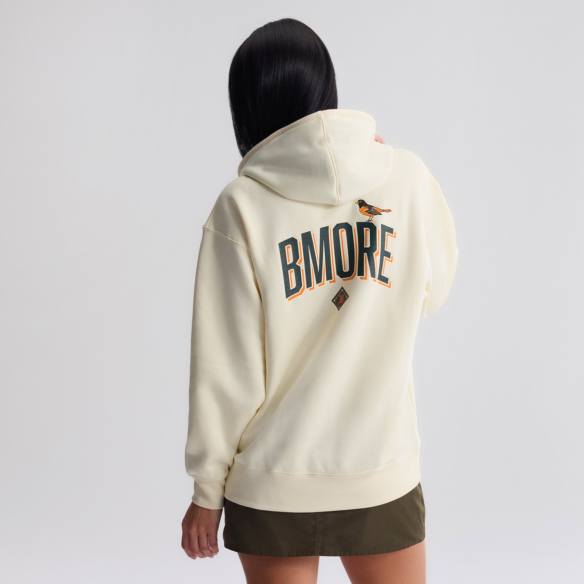 Sweat à capuche Nike Therma pour femme, couleur crème, collection Baltimore Orioles 2026 City Connect Authentic.