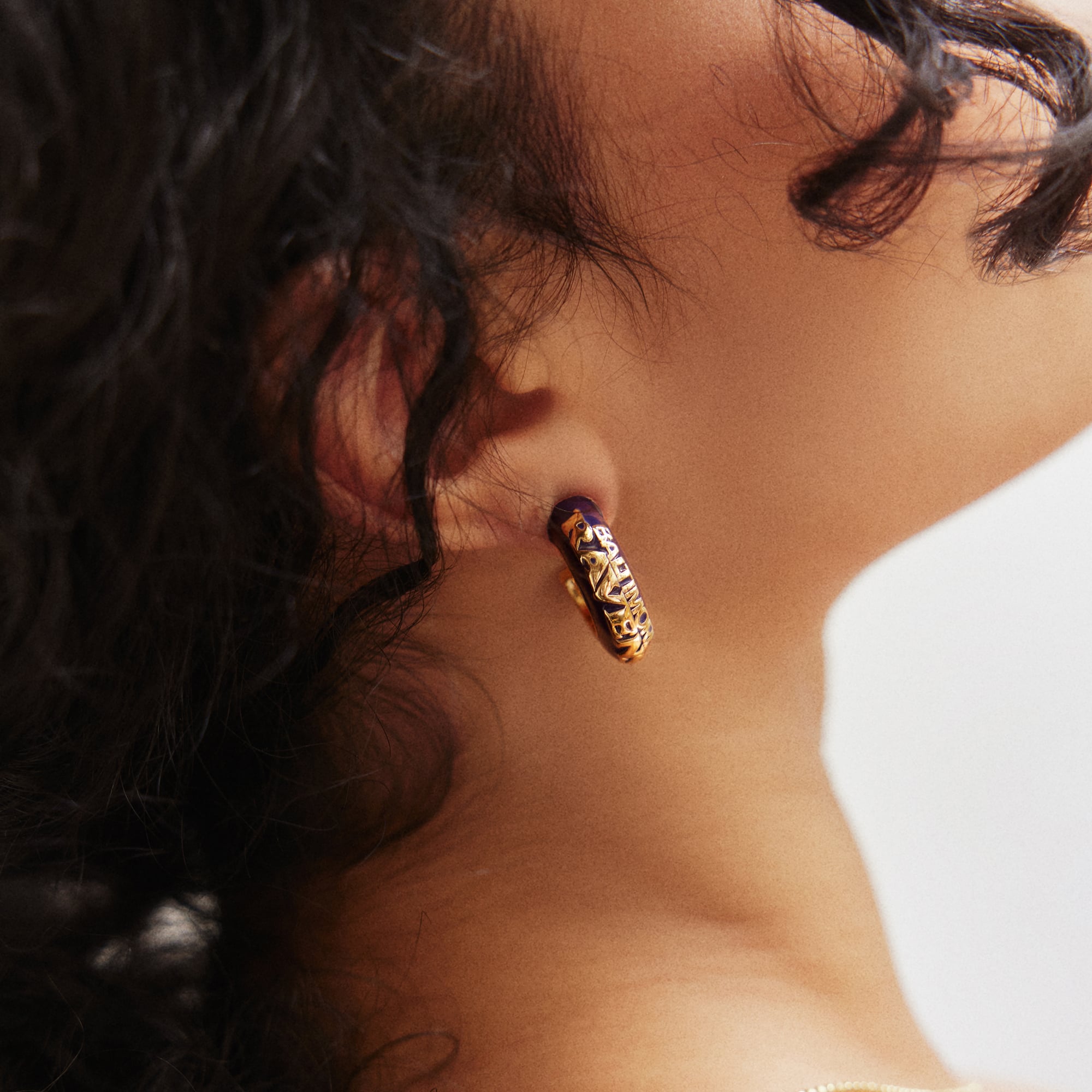 Boucles d'oreilles créoles en émail gonflé BaubleBar Baltimore Ravens