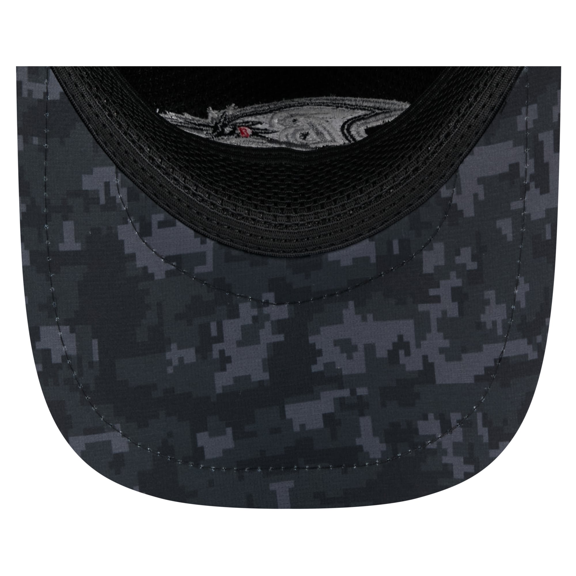 Casquette trucker ajustable New Era Apex 9FORTY noire Baltimore Ravens 2026 Salute To Service pour homme