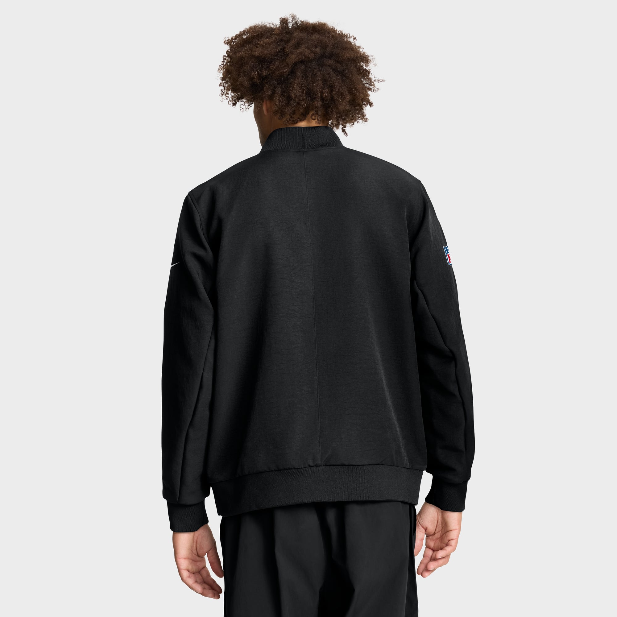 Veste bomber zippée intégrale Nike Dri-FIT pour homme, modèle Baltimore Ravens Sideline, noire, avec technologie de blocage puissante.