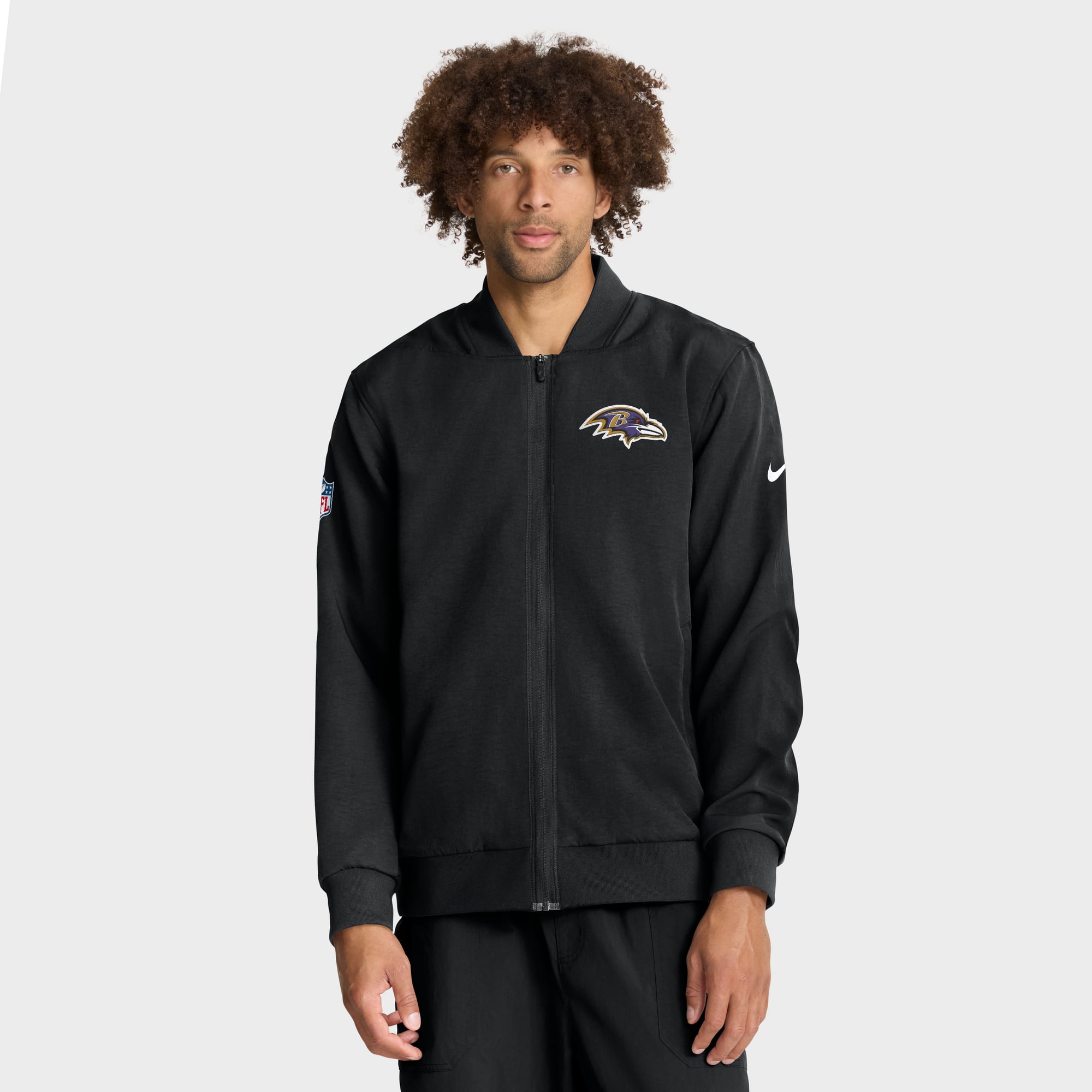Veste bomber zippée intégrale Nike Dri-FIT pour homme, modèle Baltimore Ravens Sideline, noire, avec technologie de blocage puissante.