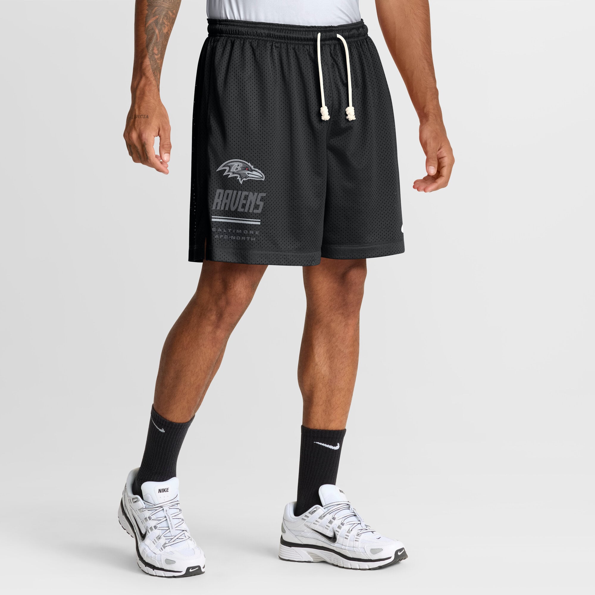 Short réversible Nike Sideline Standard Issue Dri-FIT noir/platine pour homme, modèle Baltimore Ravens.