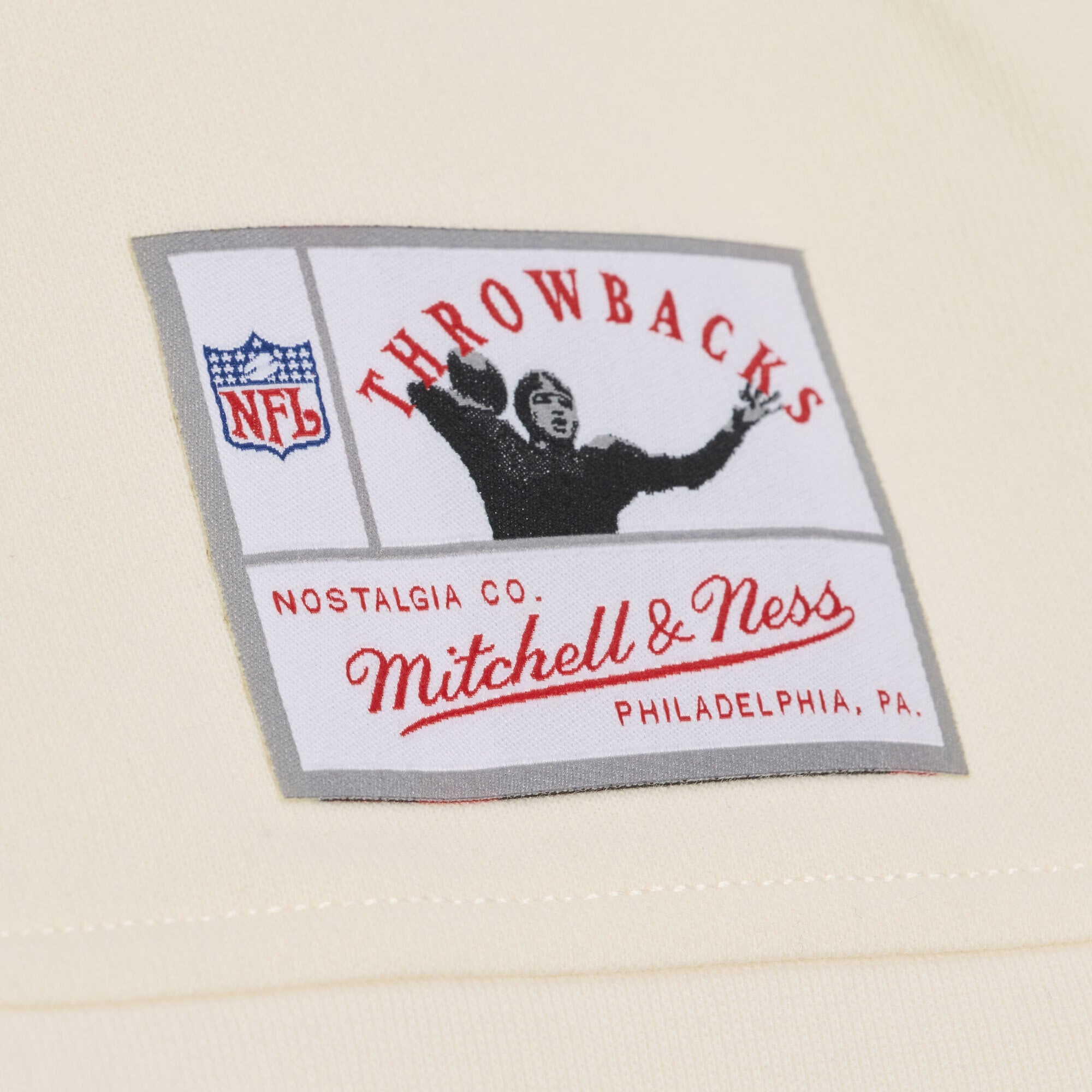 Sweat-shirt Mitchell & Ness Ray Lewis crème Baltimore Ravens pour femme