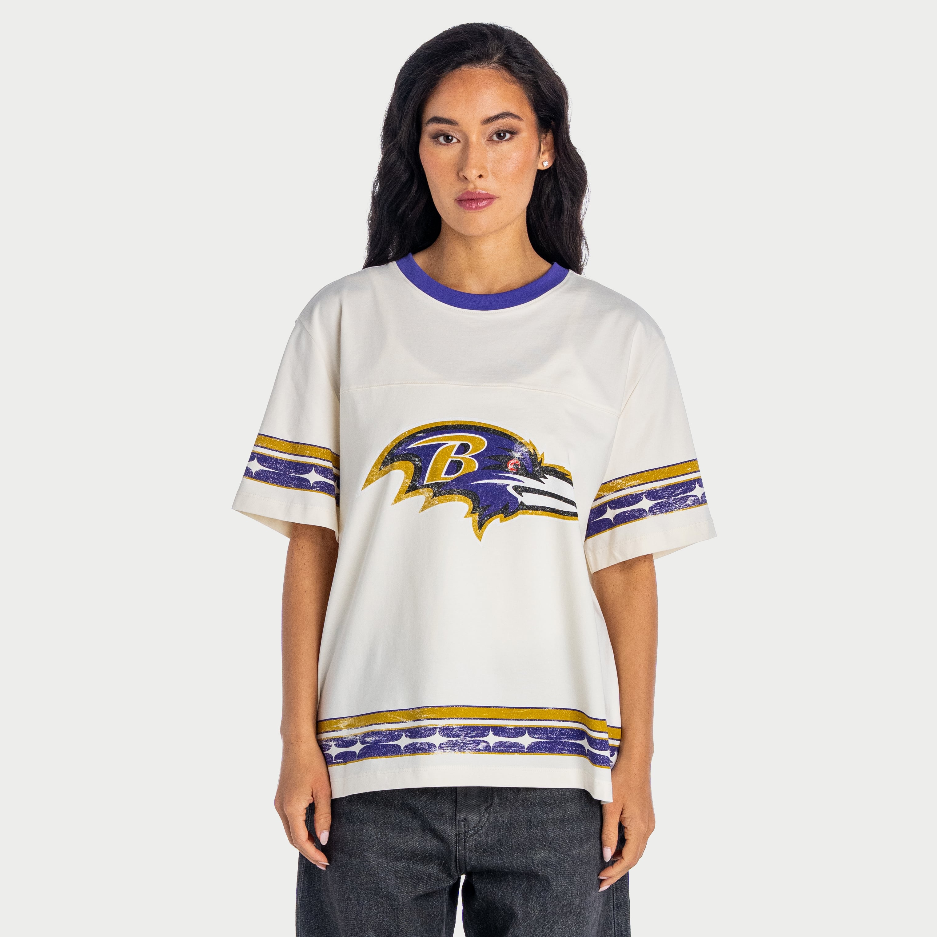 T-shirt boyfriend oversize crème Baltimore Ravens pour femme de la marque The Wild Collective