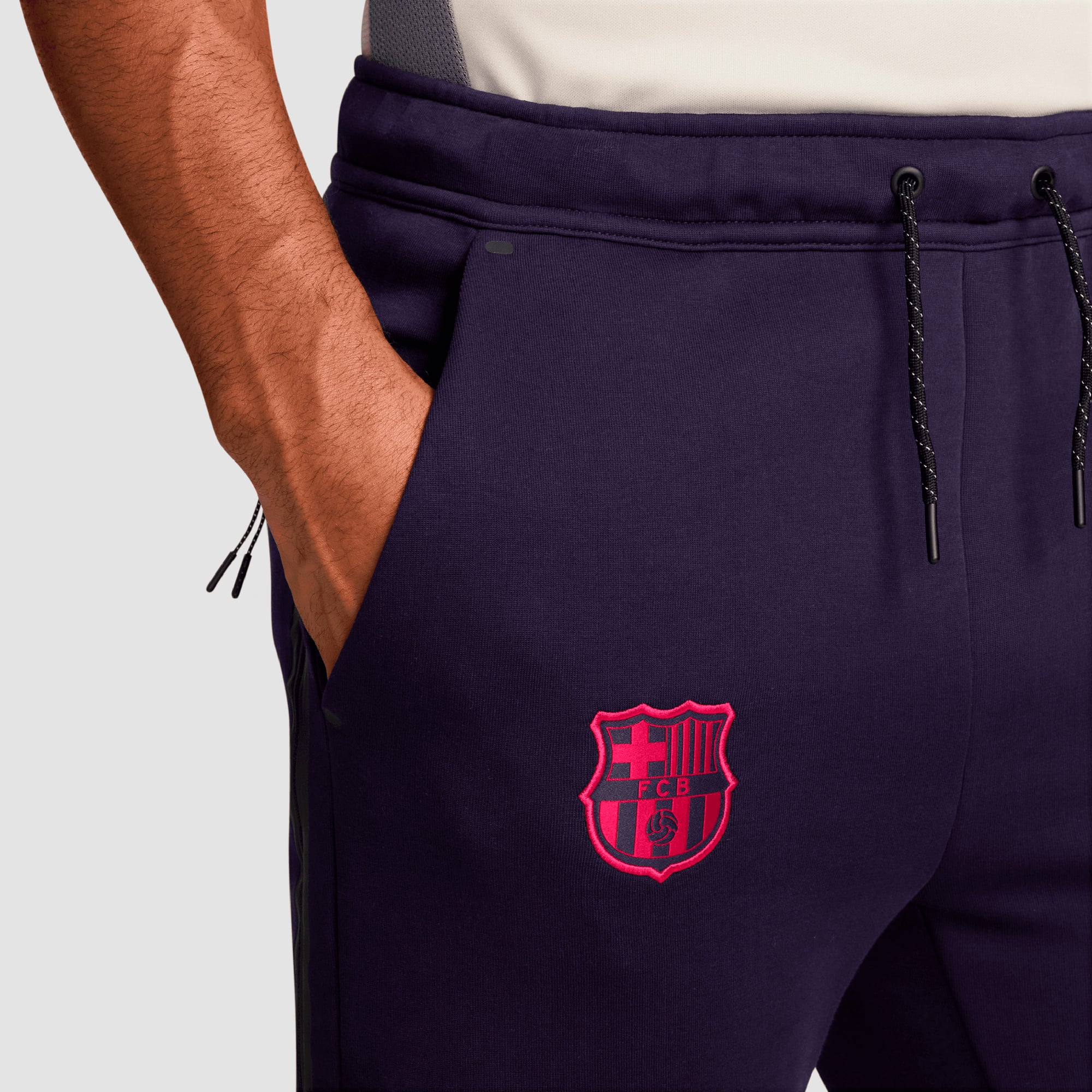 Pantalon de jogging Nike Barcelona Tech Fleece bleu marine pour homme