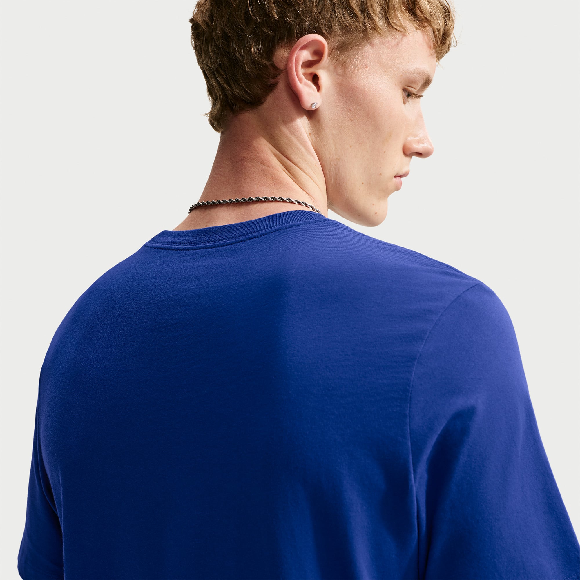 T-shirt Nike Royal Barcelona Swoosh pour homme